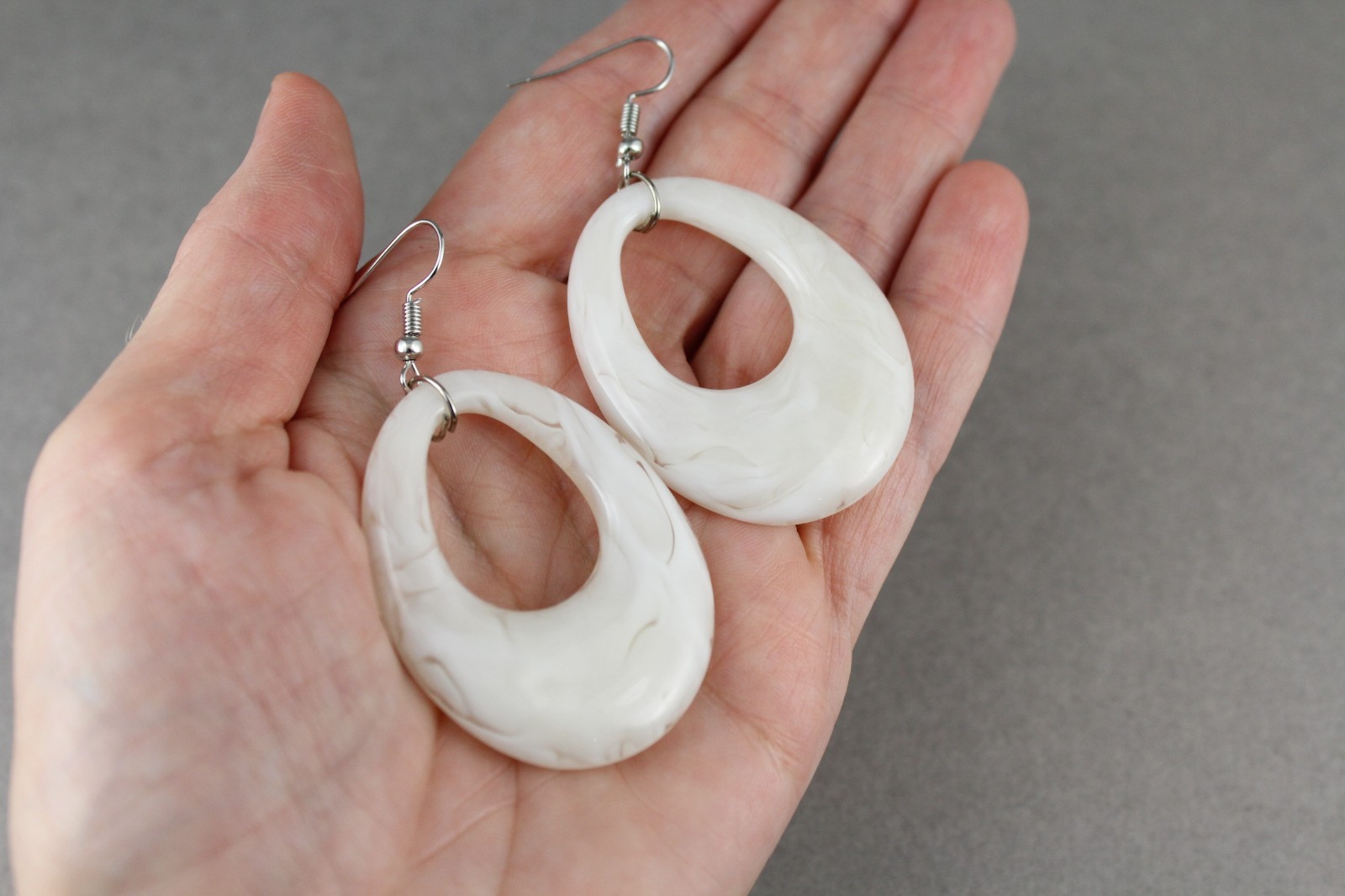 White teardrop earrings lightweight dangle marbled oval outline 2.5″ long