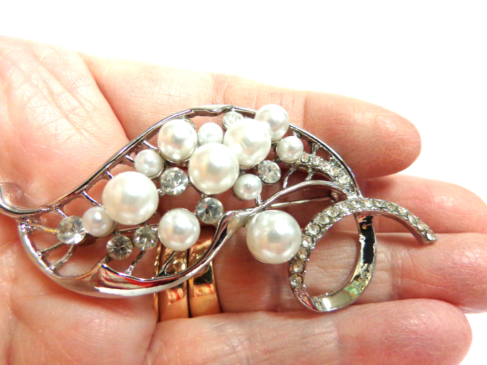 Vintage white metal pearl/crystal brooch leaf design sz 3.75 in lg wgt 13.4grs
