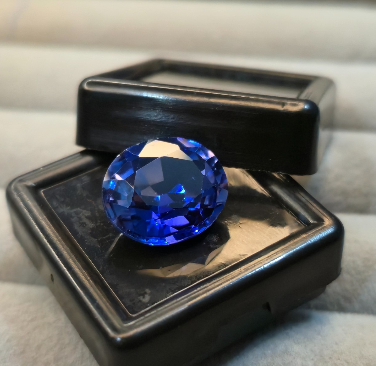 Royal Blue Sapphire 10-12 Ct Oval Shape Certified Loose Gemstone SB1400