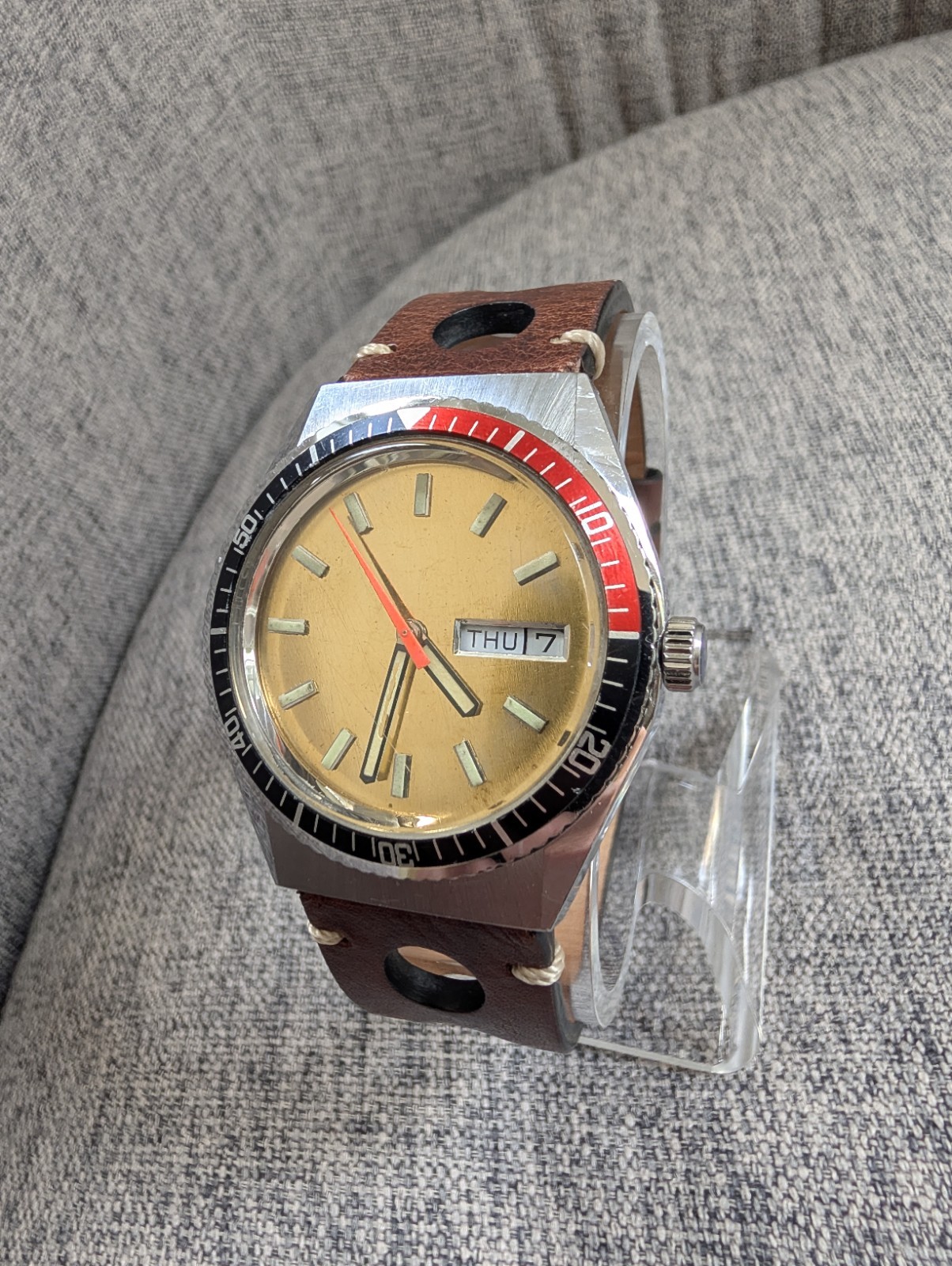 Caravelle Bulova N8 1978 Set-O-Matic 666 Automatic Diver Watch, Runs Excellently