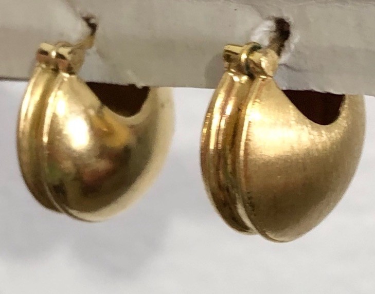 Elo7 Gold Electroplated Over Silver Chunk Half Moon Huggie Hoops Earrings