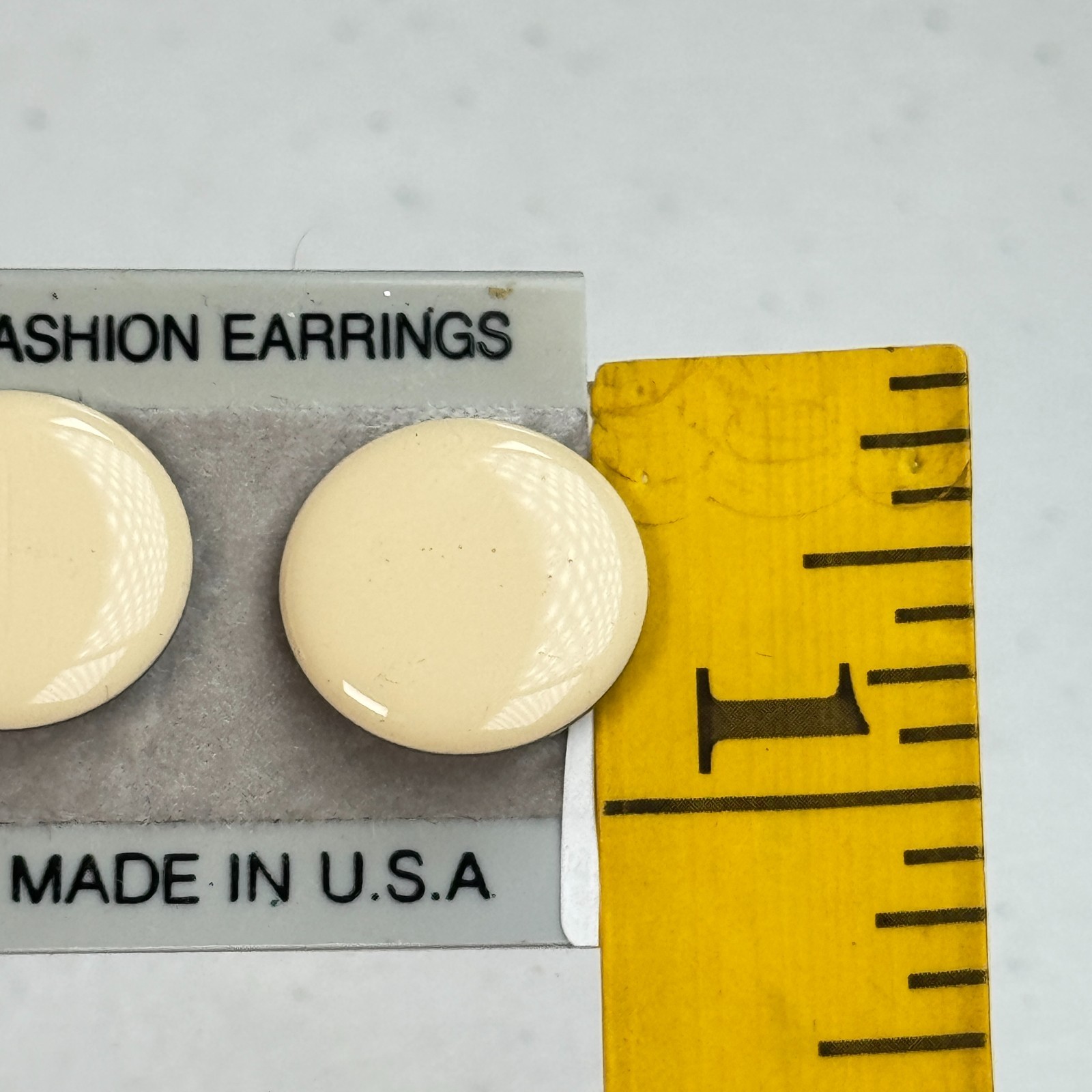 Vintage Pierced Earrings Stud Beige Cream Round Circle Disc Enamel 90s Y2K 80s