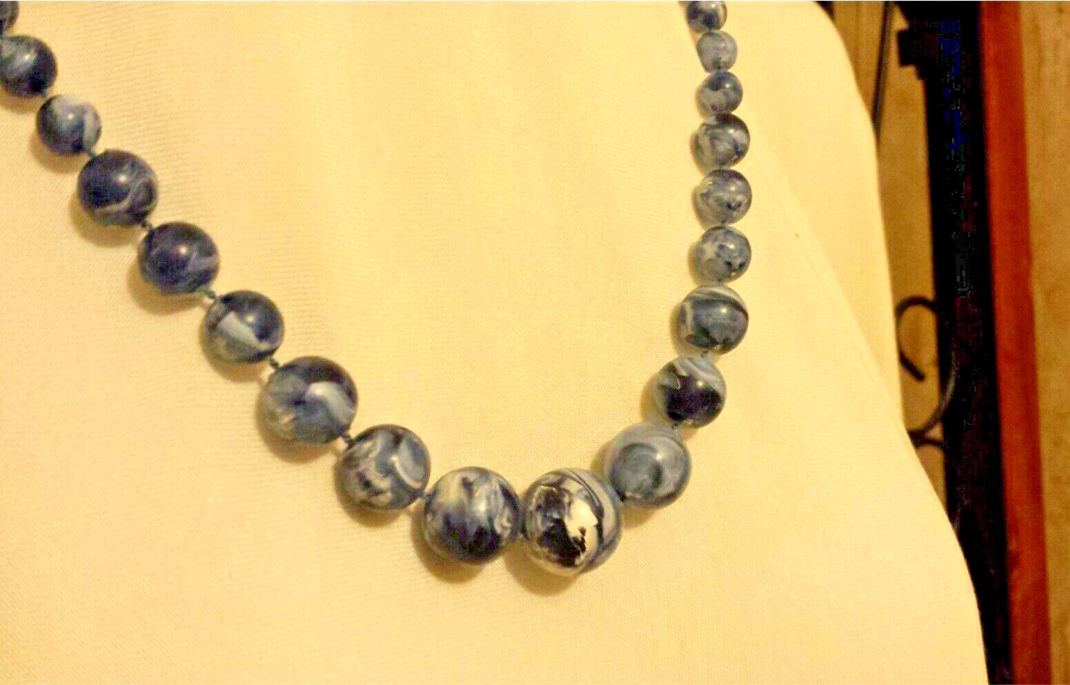 Blue White Swirl Round Plastic Beaded Necklace String 23″ Length Spring Lock