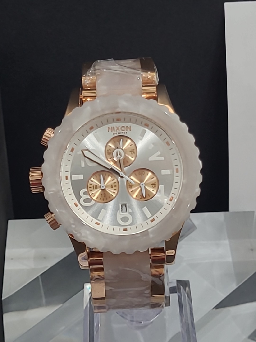 Brand NEW Nixon Watch Rose gold and White Granite 42-20 A037-1046 Chrono