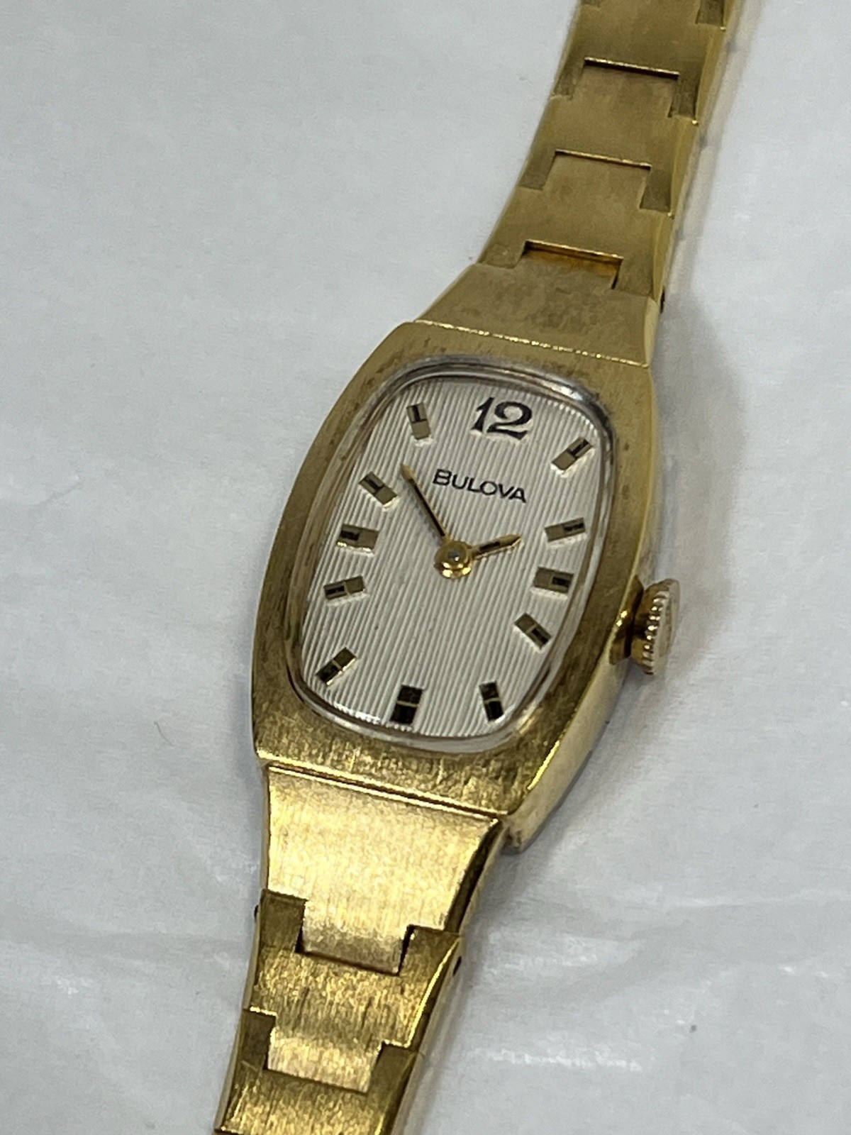 Women’s Bulova 1973 Vintage 6CL Mechanical Wind Gold Tone Swiss Made Watch-WORKS
