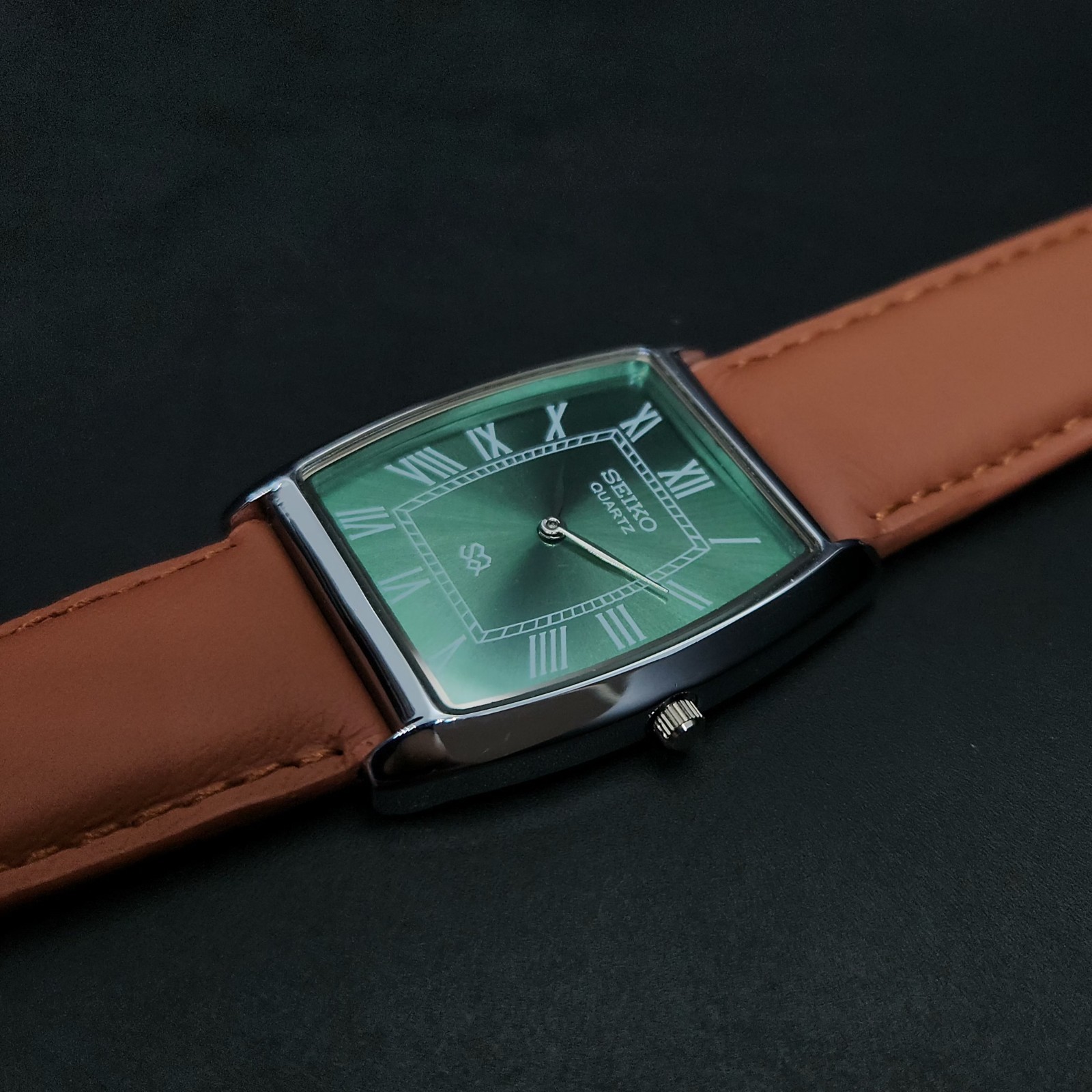 Vintage Seiko Slim Quartz Barrel 30MM Mens Wrist Watch – Comes With New Battery