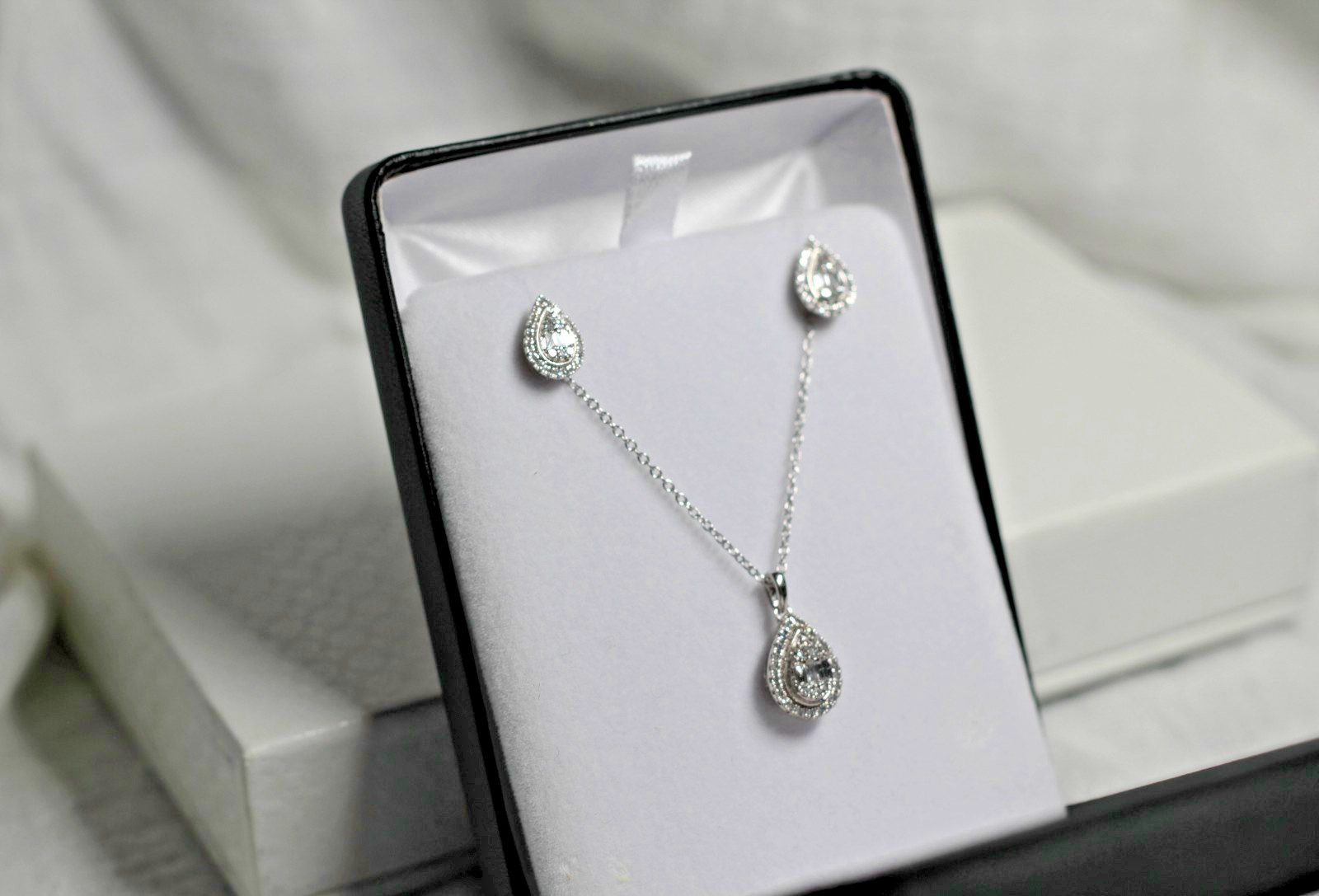 Kay Jewelers Sterling Silver 925 1/10ct Diamond Teardrop Necklace & Earrings Set