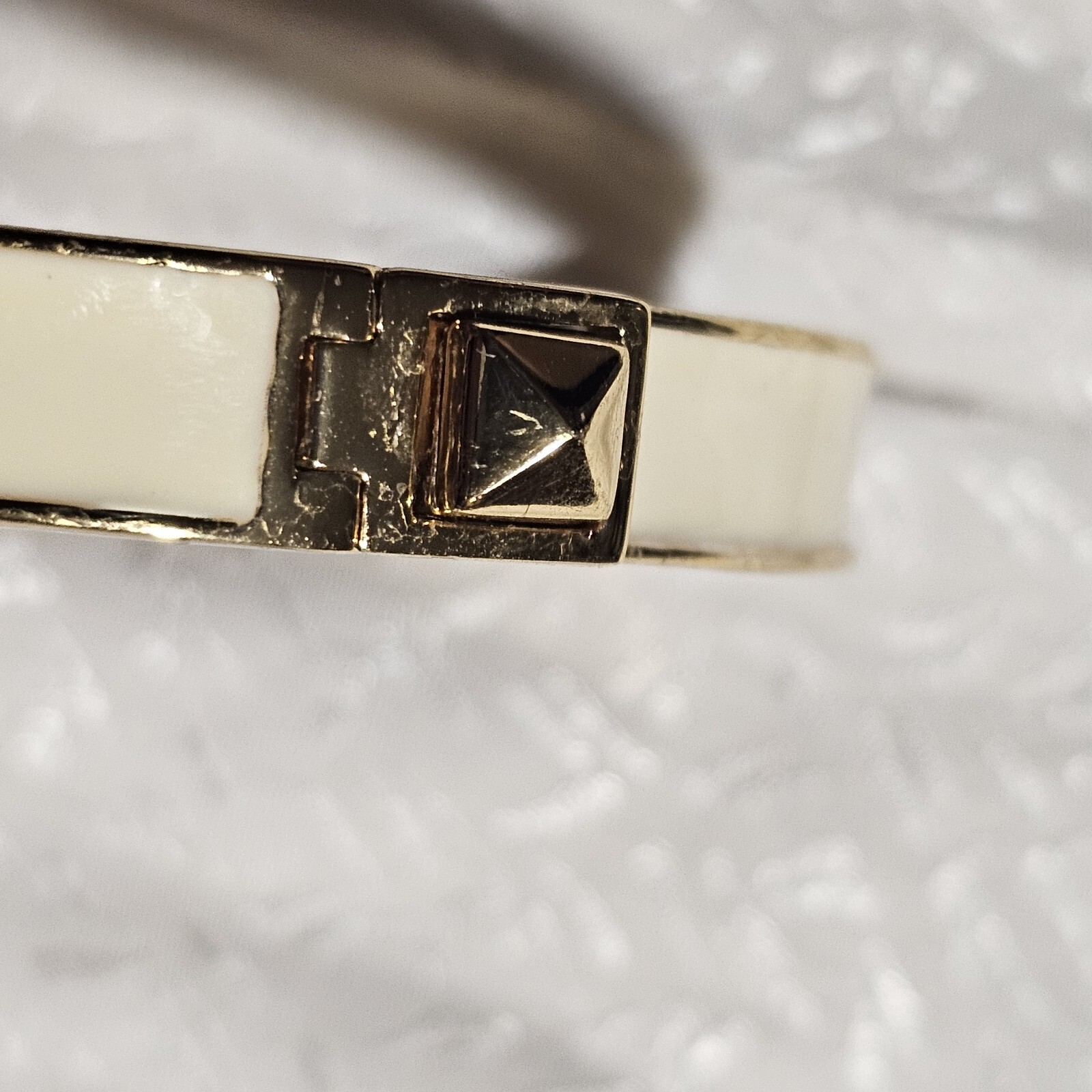 Kate Spade Signed Gold Tone Cream Enamel Turn Lock Hinged Bracelet