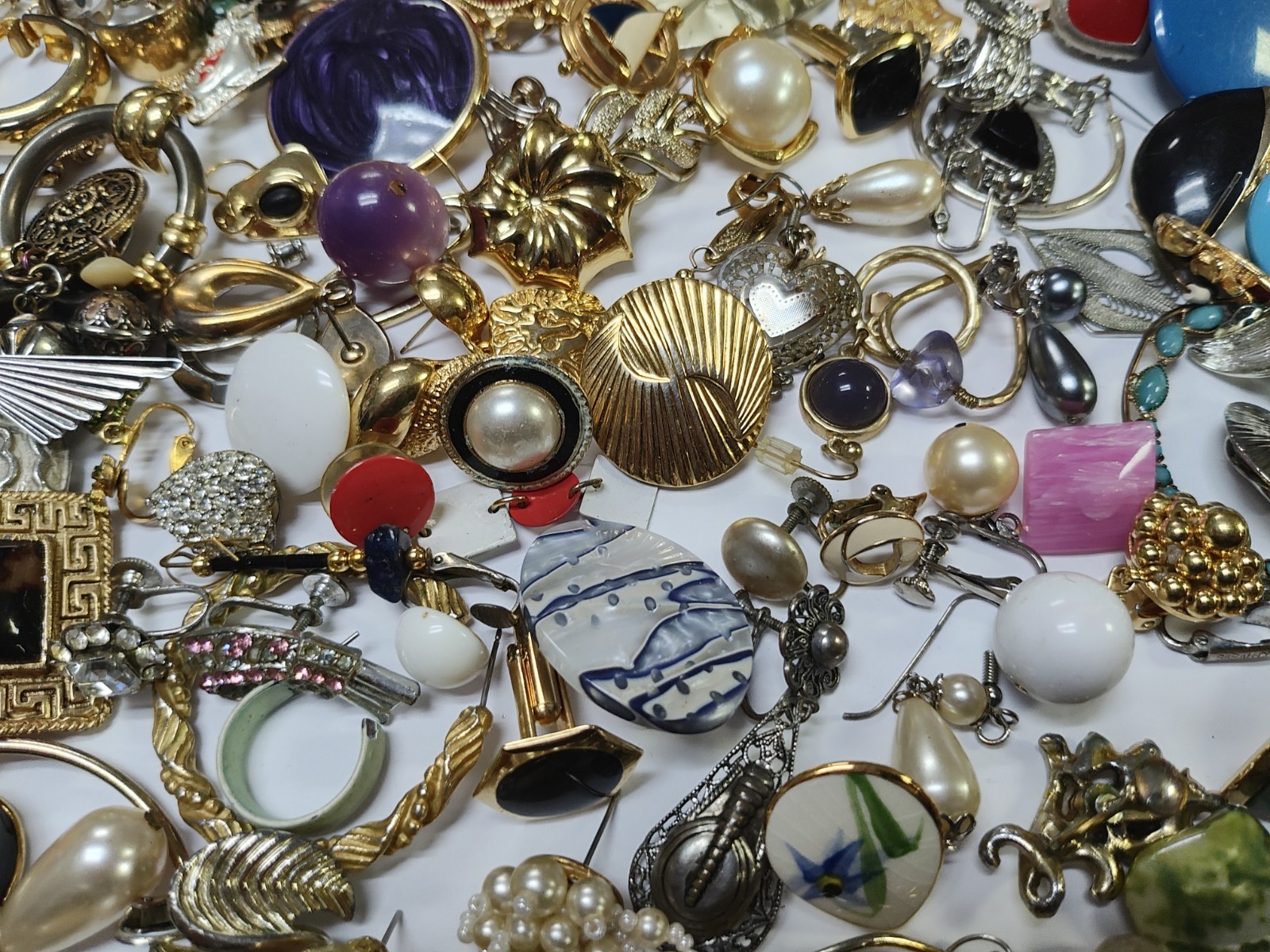 Huge Estate Junk Jewelry Lot 7lbs Earrings Screw Back Clip On Etc (Read Desc.)