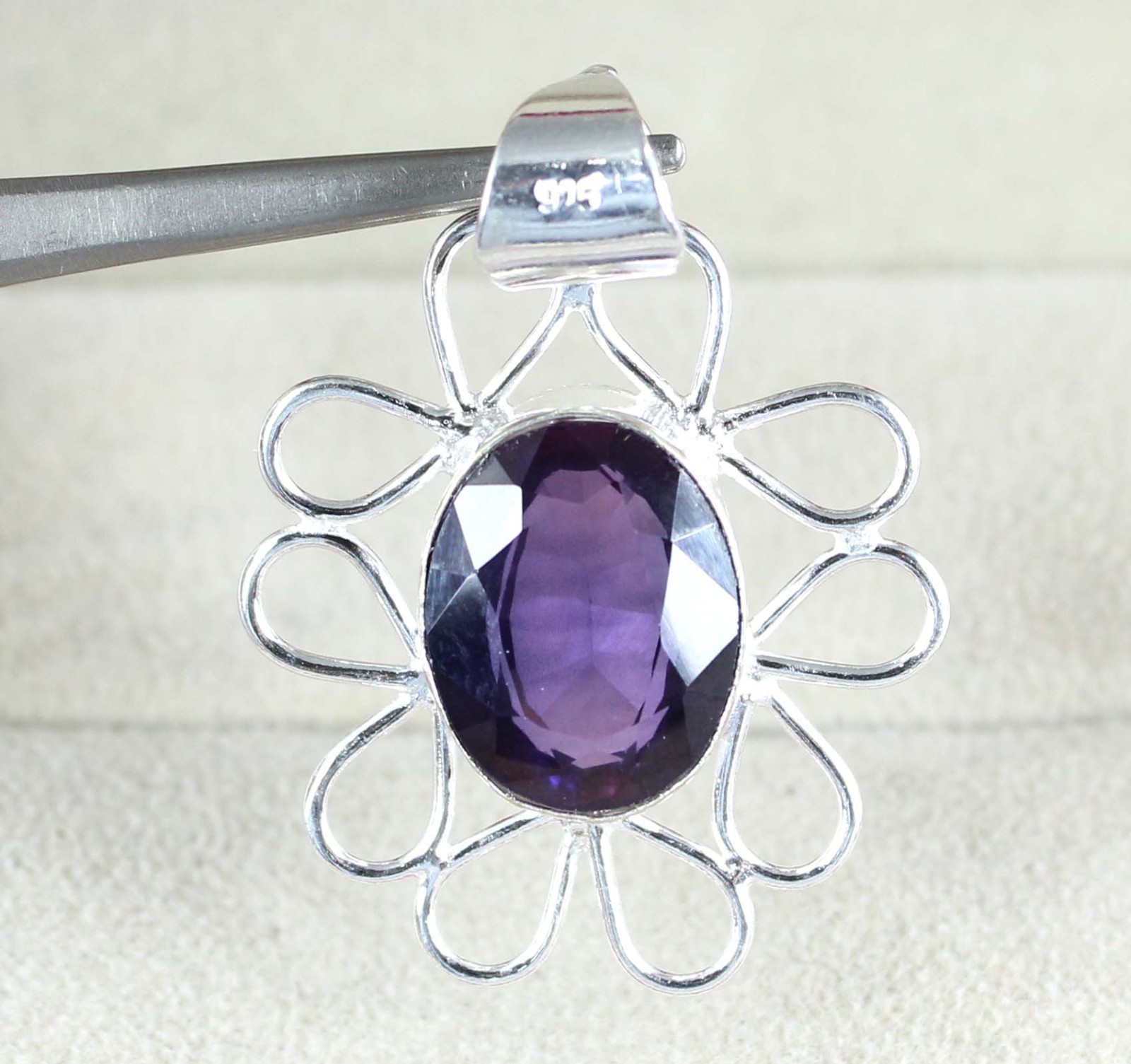 Natural 14.55 Ct Boysenberry Sapphire Oval Gemstone Certified Pendant Labor Day