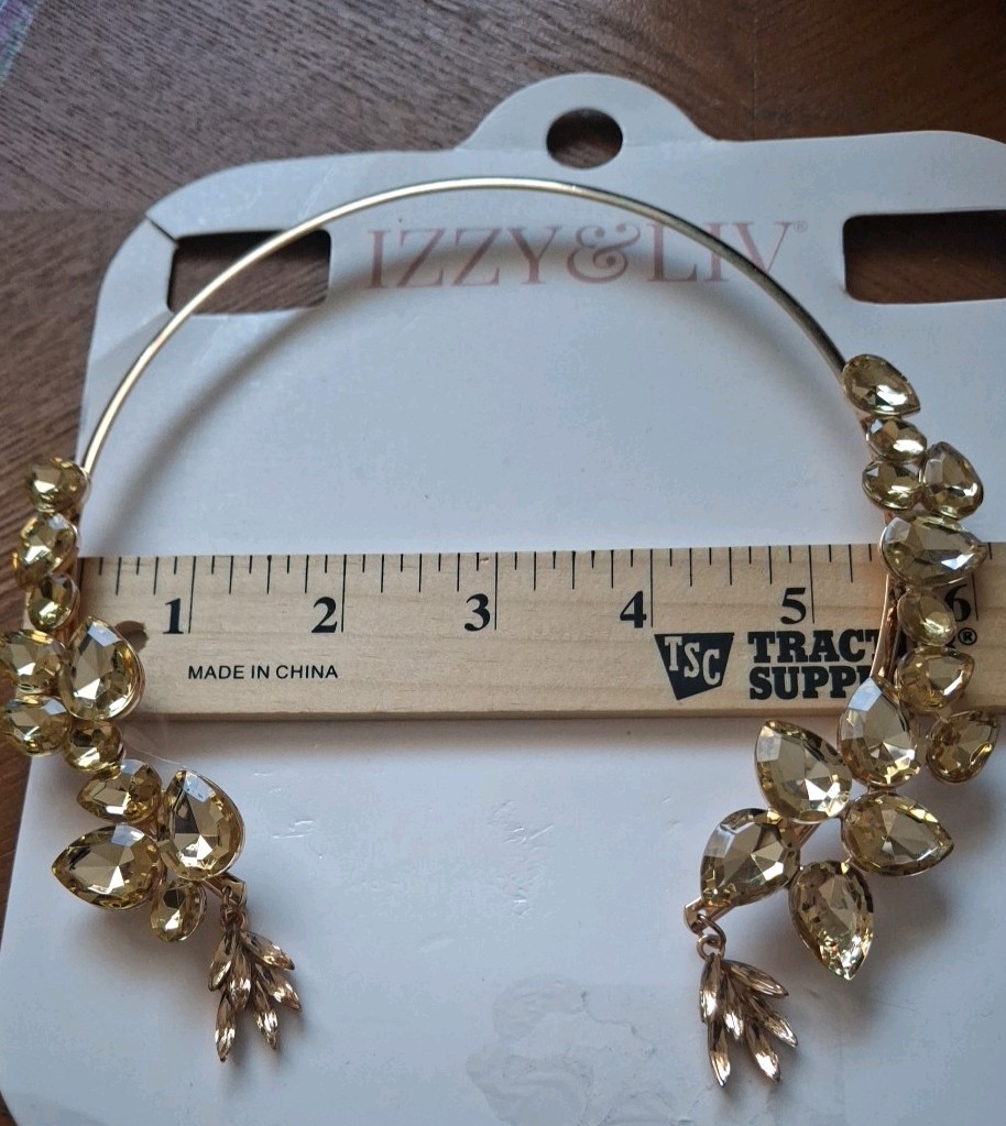 Izzy & Liv Women’s Costume Jewelry Necklace Pre-owned Great Condition