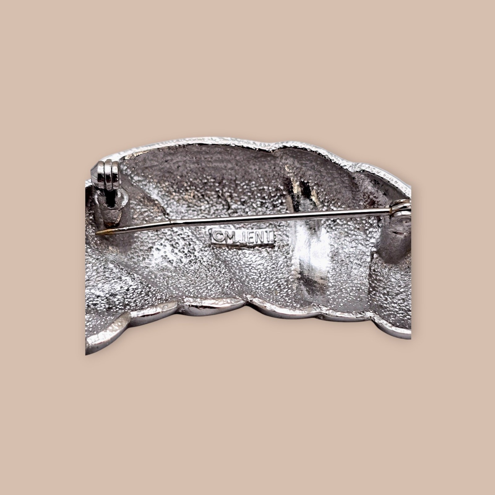 Sculpted Crescent Silver Brooch – CM JENT – Classic Elegance