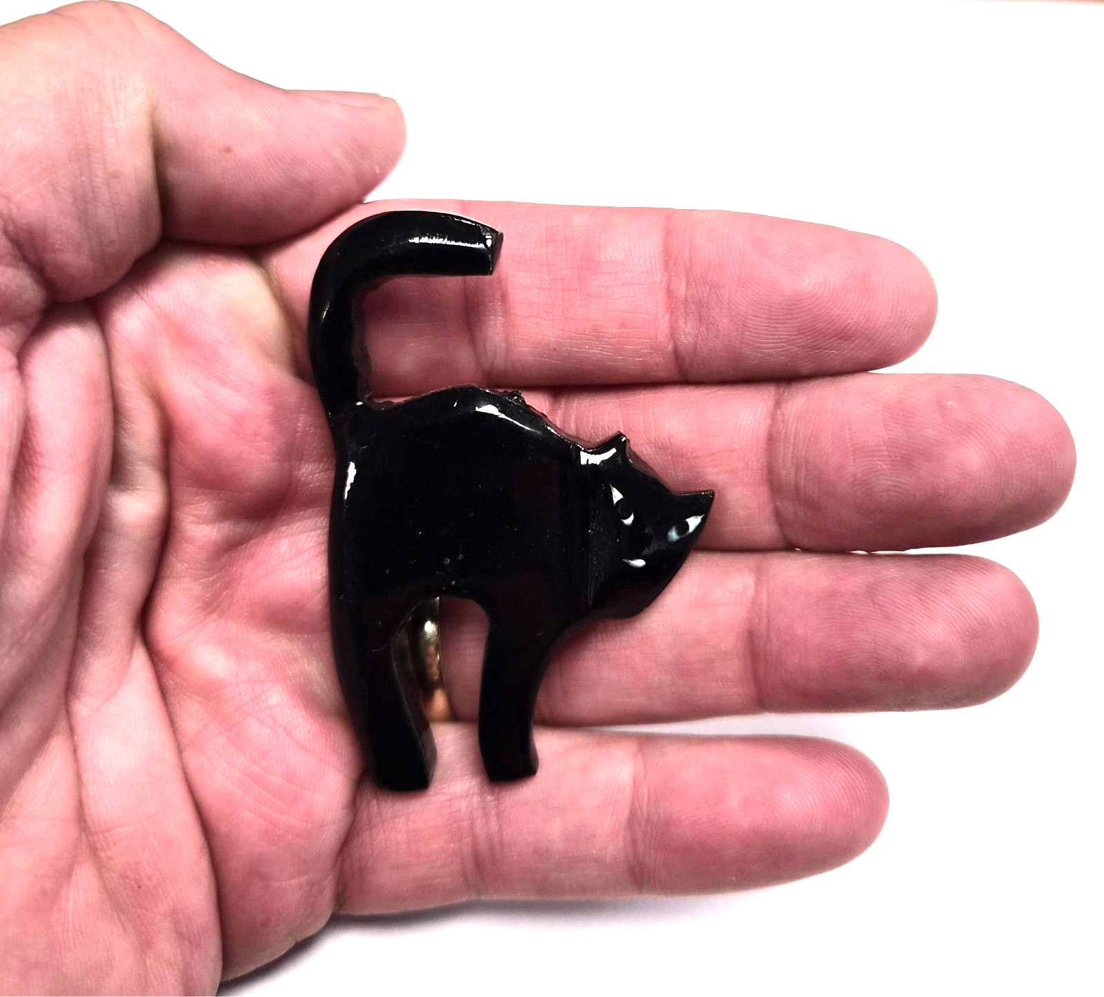 Vintage 80’s Halloween Folk Art Carved Whimsical Black Scaredy Cat Pin / Brooch
