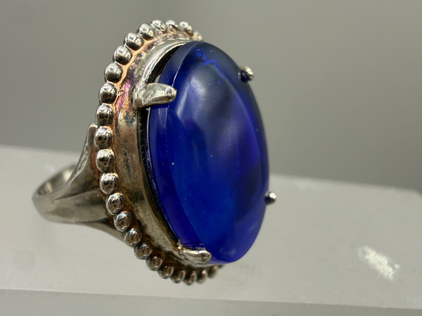 ESTATE VINTAGE STERLING SILVER COBALT BLUE ART GLASS SIGNED CABOCHON RING