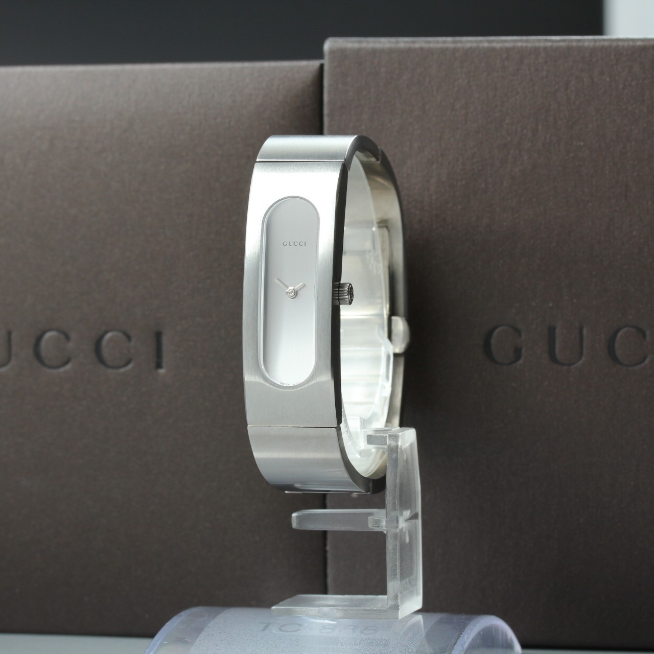 [MINT wBox] Vintage GUCCI 2400S Silver Dial Quartz Women’s Watch From Japan