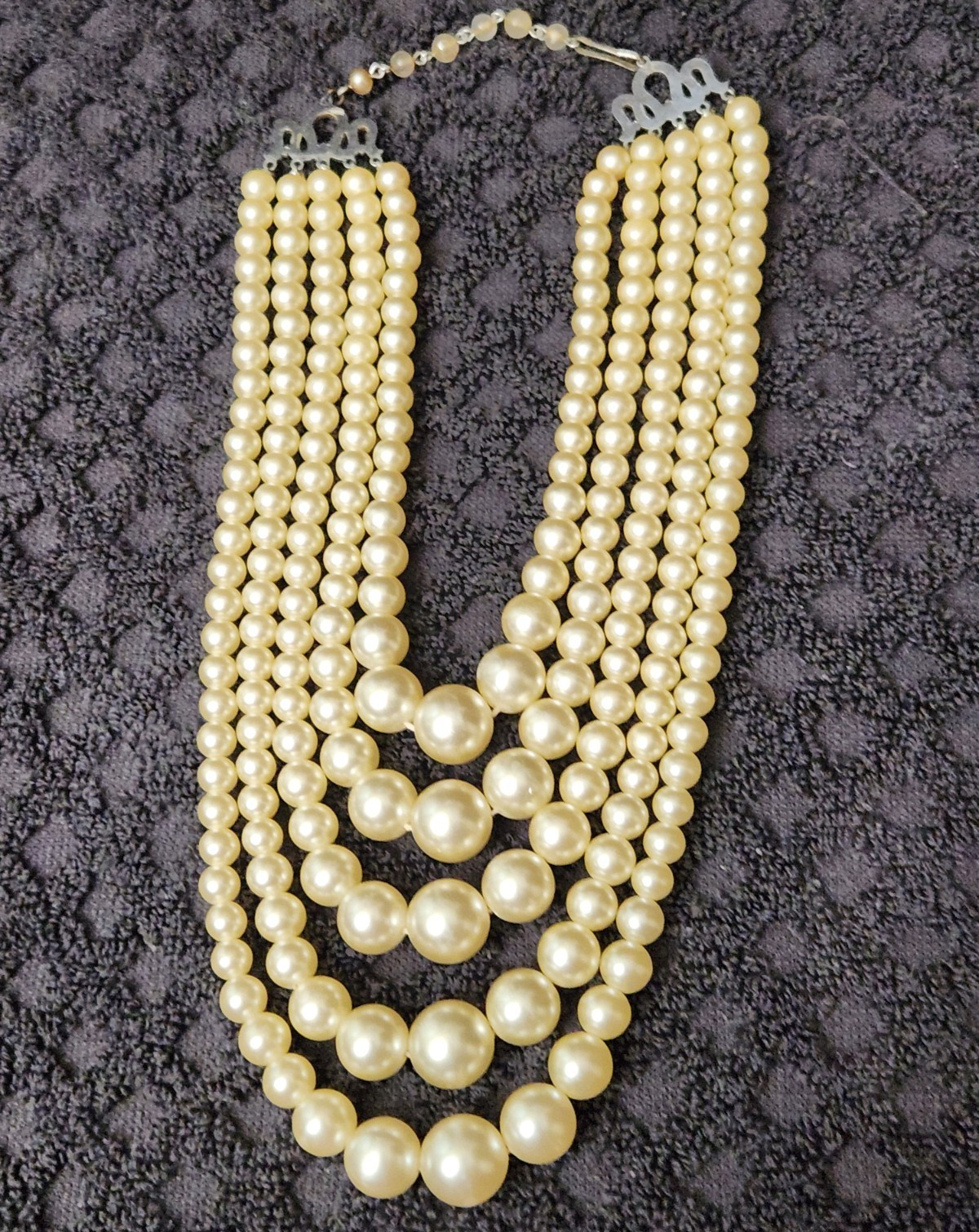 VINTAGE 5 STRAND CREAM COLOR PEARL NECKLACE WOMENS FASHION 16 1/2″ LONG