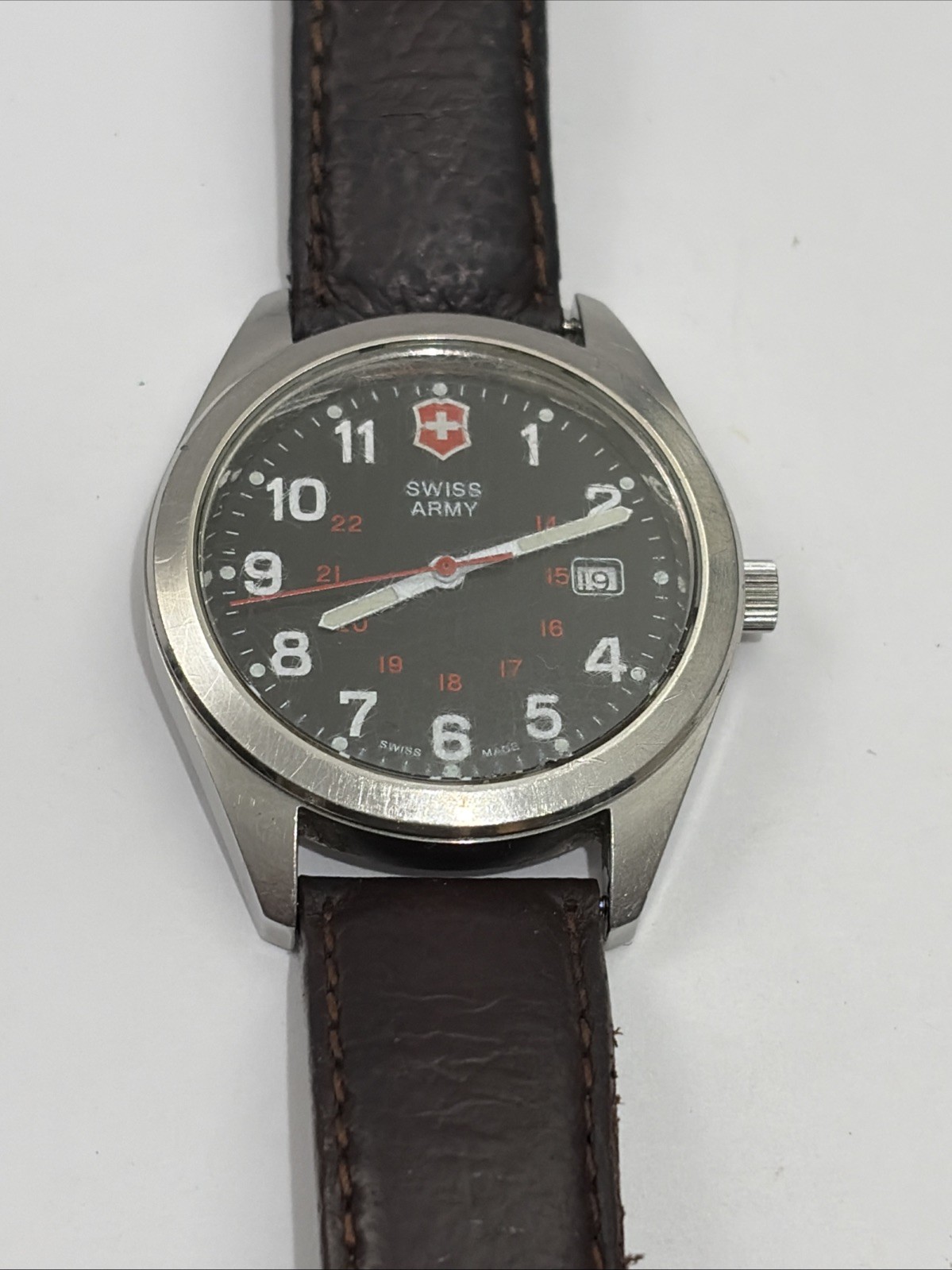 VICTORINOX SWISS ARMY GARRISON MEN’S WATCH 40 MM W/ NEW BATTERY!