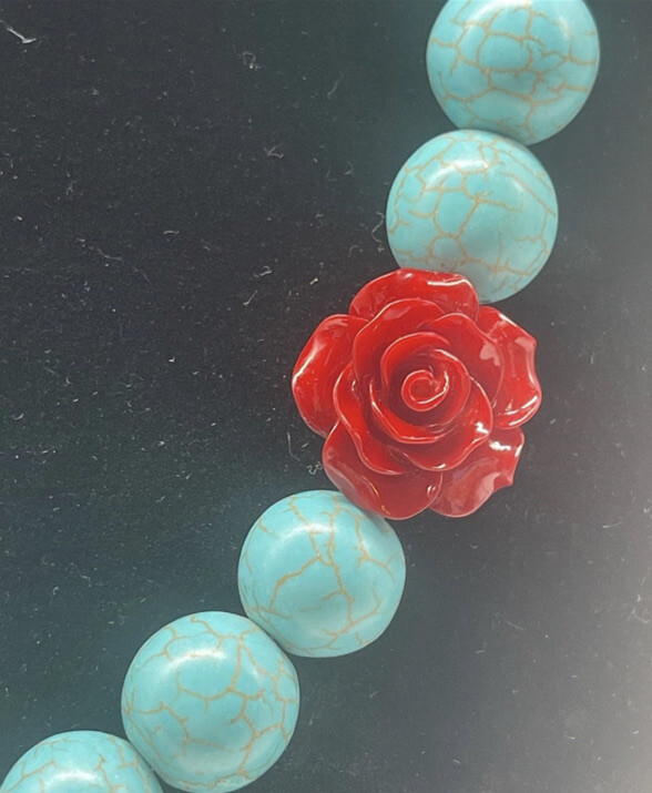 Dyed Turquoise Howlite & Carved Rose Necklace New Without Tags 16 Inches
