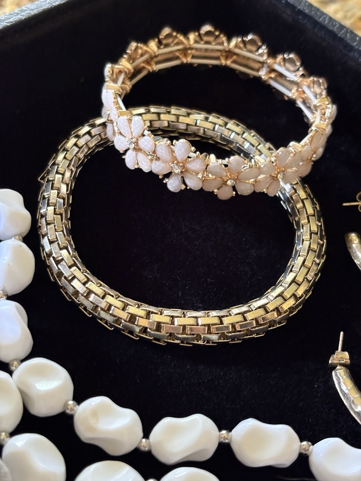 VTG Mix Estate Jewelry Lot 25pc White & Gold Tone Rhinestone Lucite All Wearable