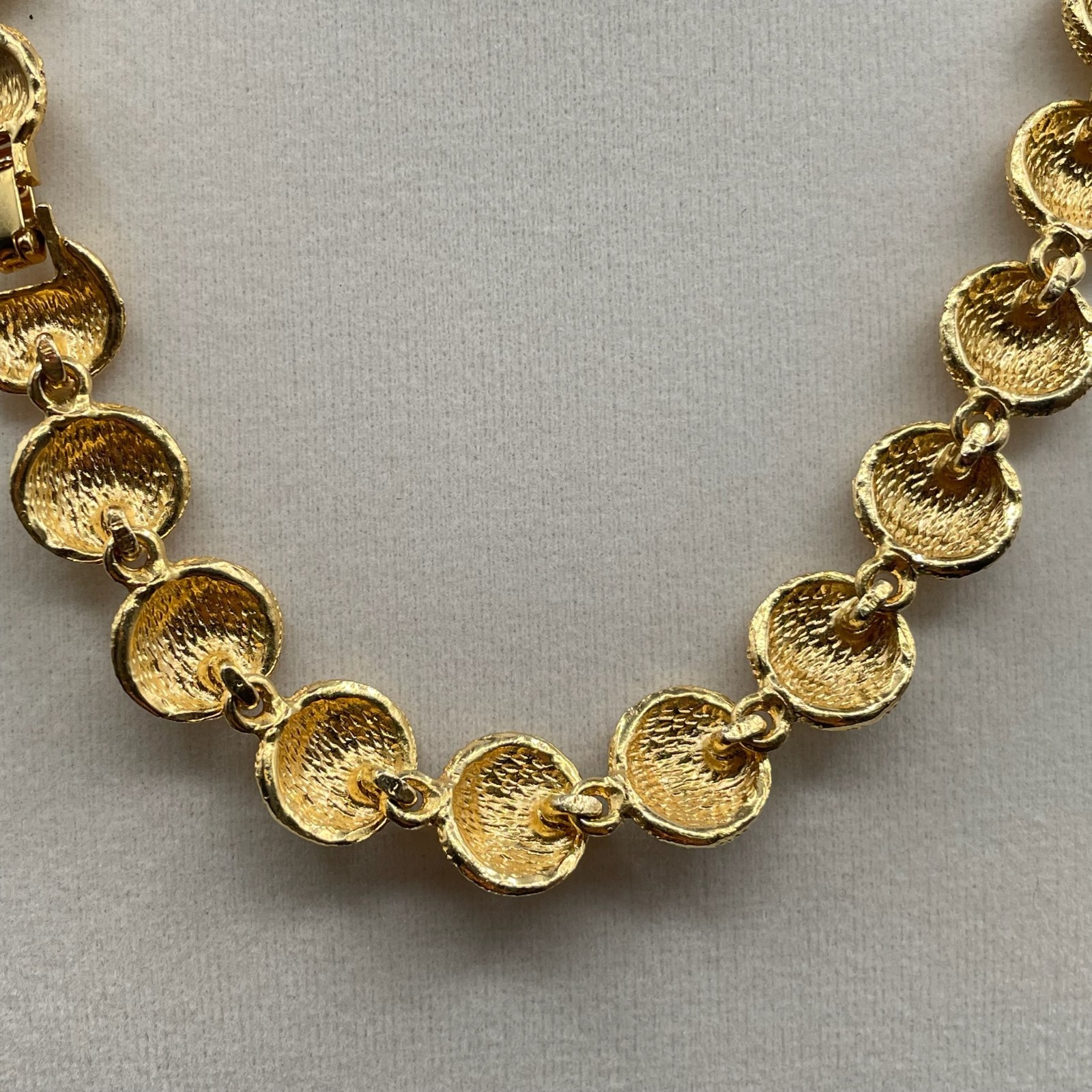 Vintage Gold Tone Classic Fashion Filigree Disc Matar Mala Push Lock Necklace