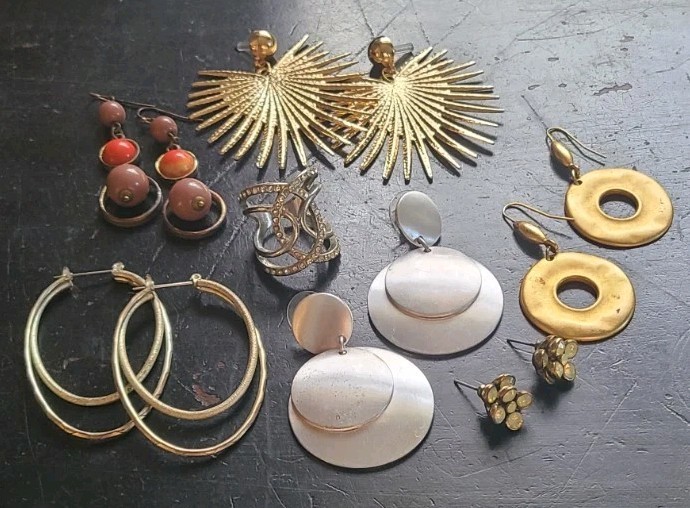 Assorted lot of Jewelry Ring Earrings 7 Pieces