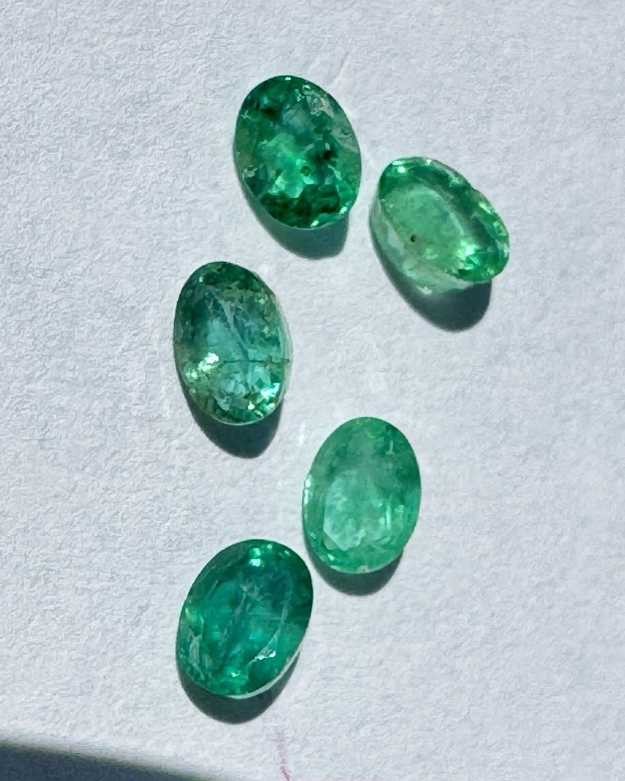 Natural 5 Beautiful Green Emeralds natural 1.06 CTs 4.2by3.2mm Oval