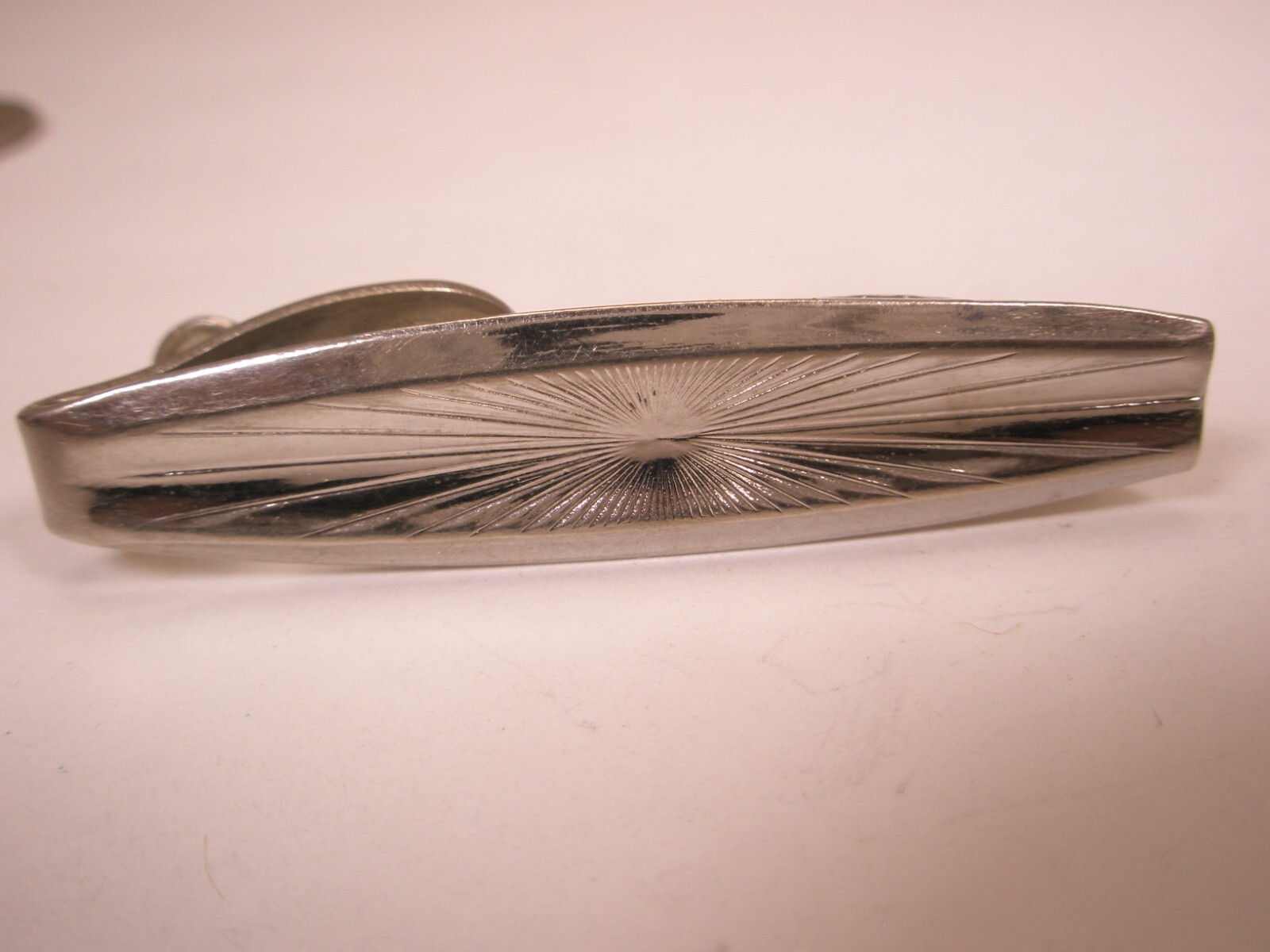 1-11/16″ Radial Lines Tapered Design Silver Tone Quality Vintage Tie Bar Clip