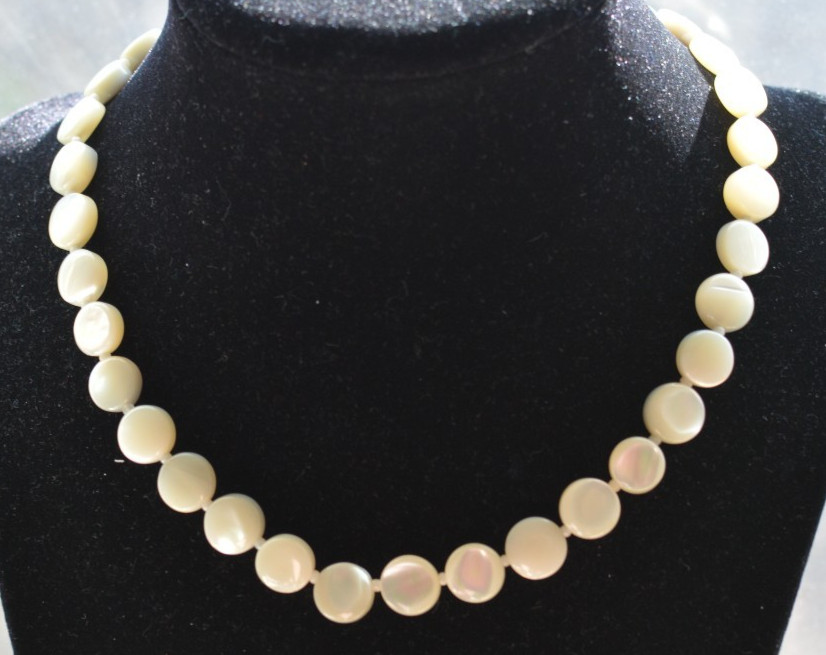Vintage mother of pearl MOP round disk necklace with hook clasp 16 inches