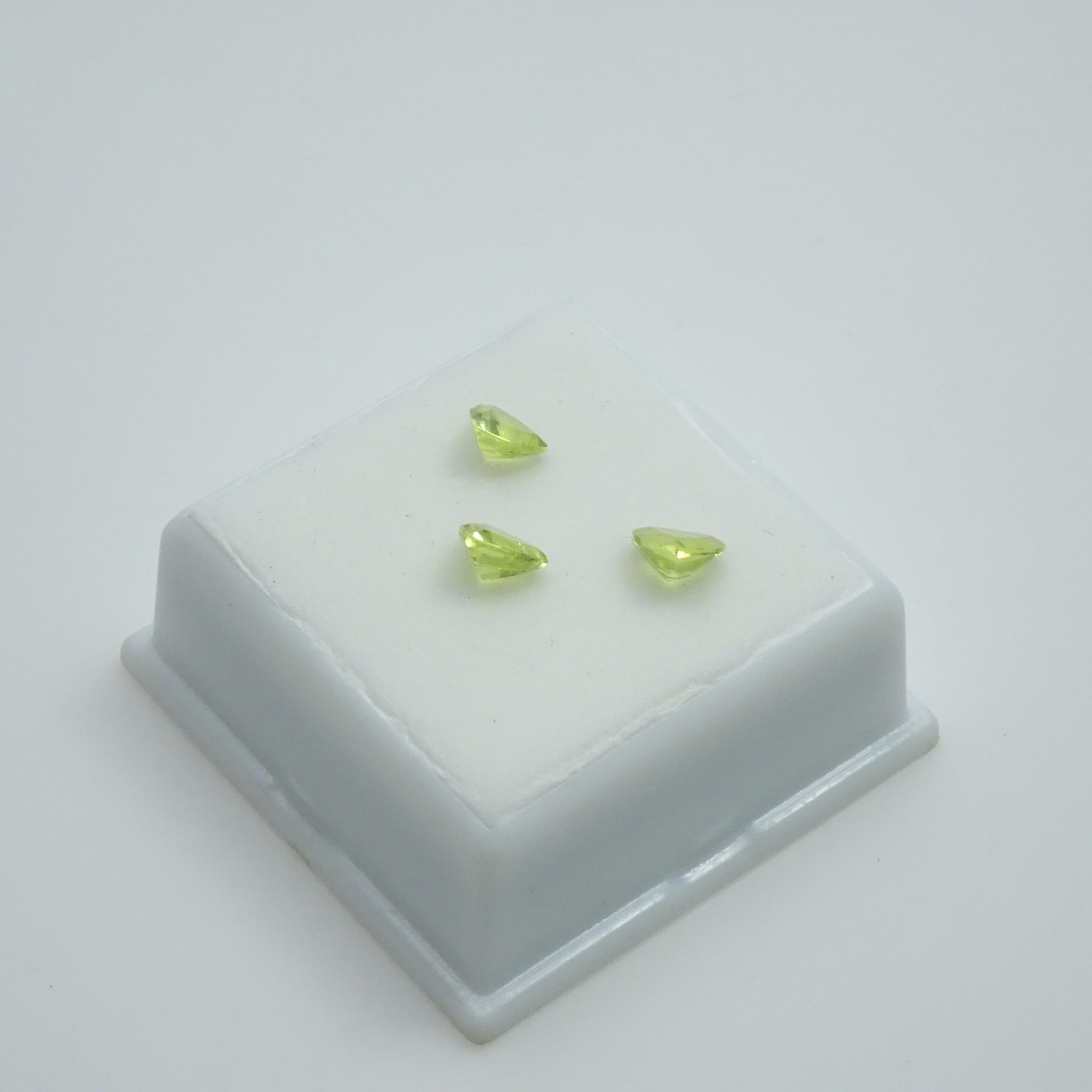 Set of 3 Green Chrysoberyl 2.0TCW – Trillion – 6x6mm – Loose Gemstones