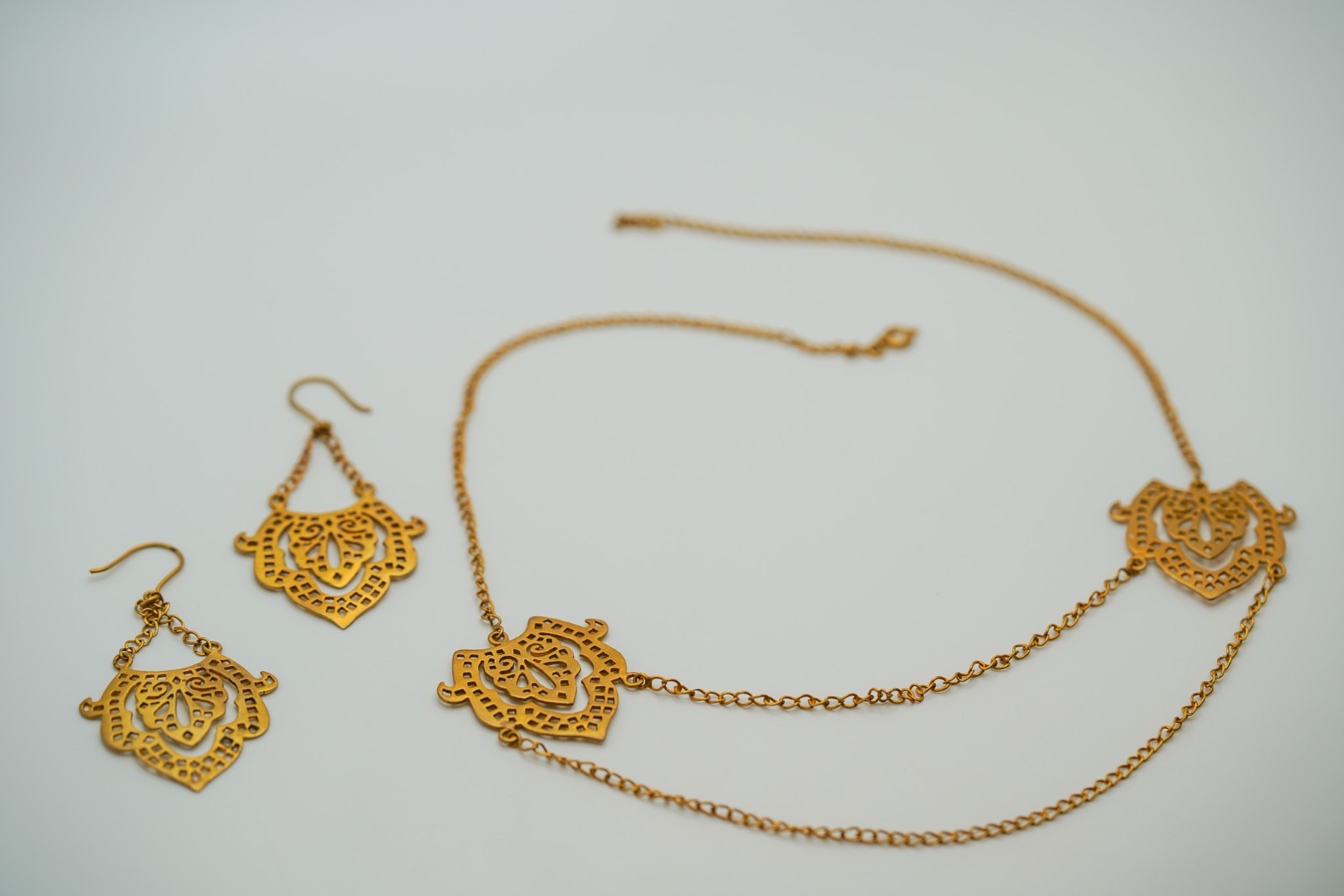 Vintage Gold Ornate Style Necklace 18.5″ & Earrings 6.6cm JB28