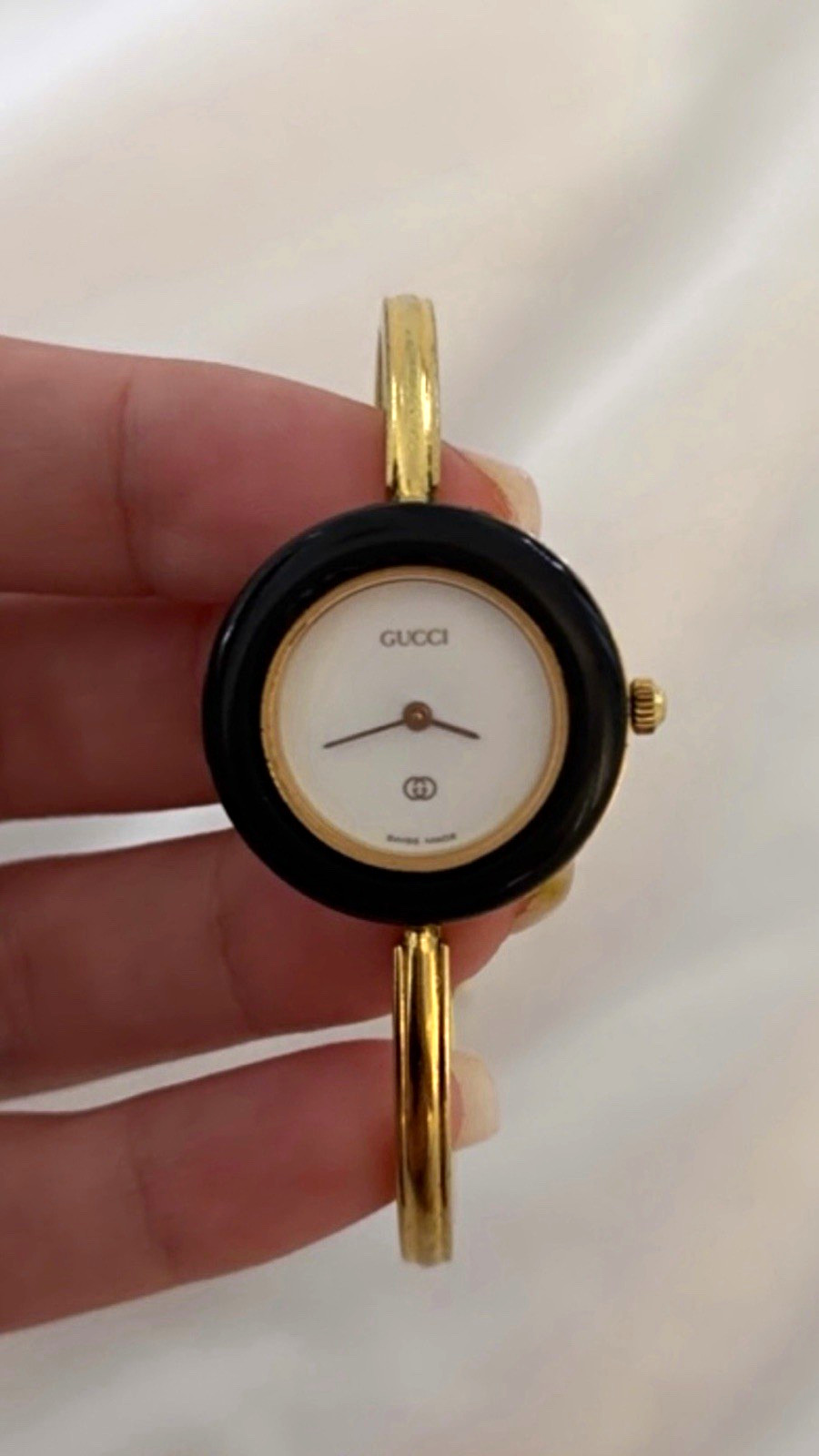 Gucci 1100-L Swiss Made Quartz Gold Bangle Watch Black Bezel White Dial