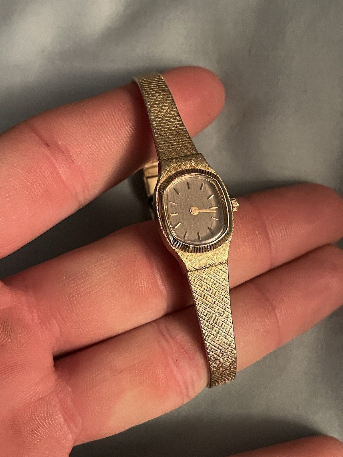 Vintage 1983 Bulova Ladies Gold Tone Goddess Of Time Watch Women’s