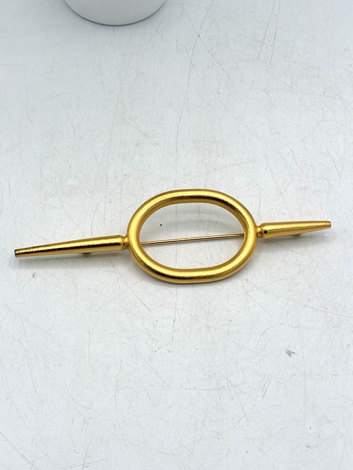 Vintage Matte Gold Tone Oval Ring Scarf Pin Brooch Modernist Minimalist 4″