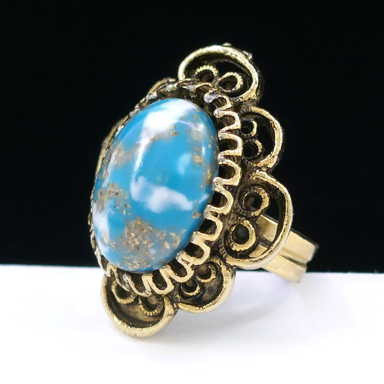 VINTAGE 1960’S ORNATE FAUX TURQUOISE CABOCHON ADJUSTABLE GOLD-TONE OVAL RING
