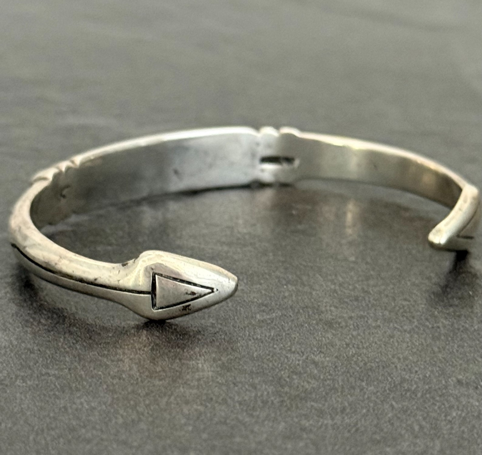 Vintage Navajo REX ABEITA Turquoise Sugilite Inlay ARROW Sterling Bracelet 6.6in