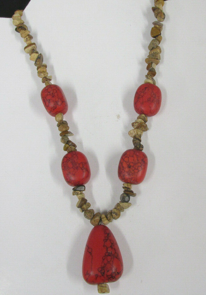 NATURAL STONE RED BLACK BEADS & CHIPS 10 1/2″ LONG TOGGLE CLASP NECKLACE
