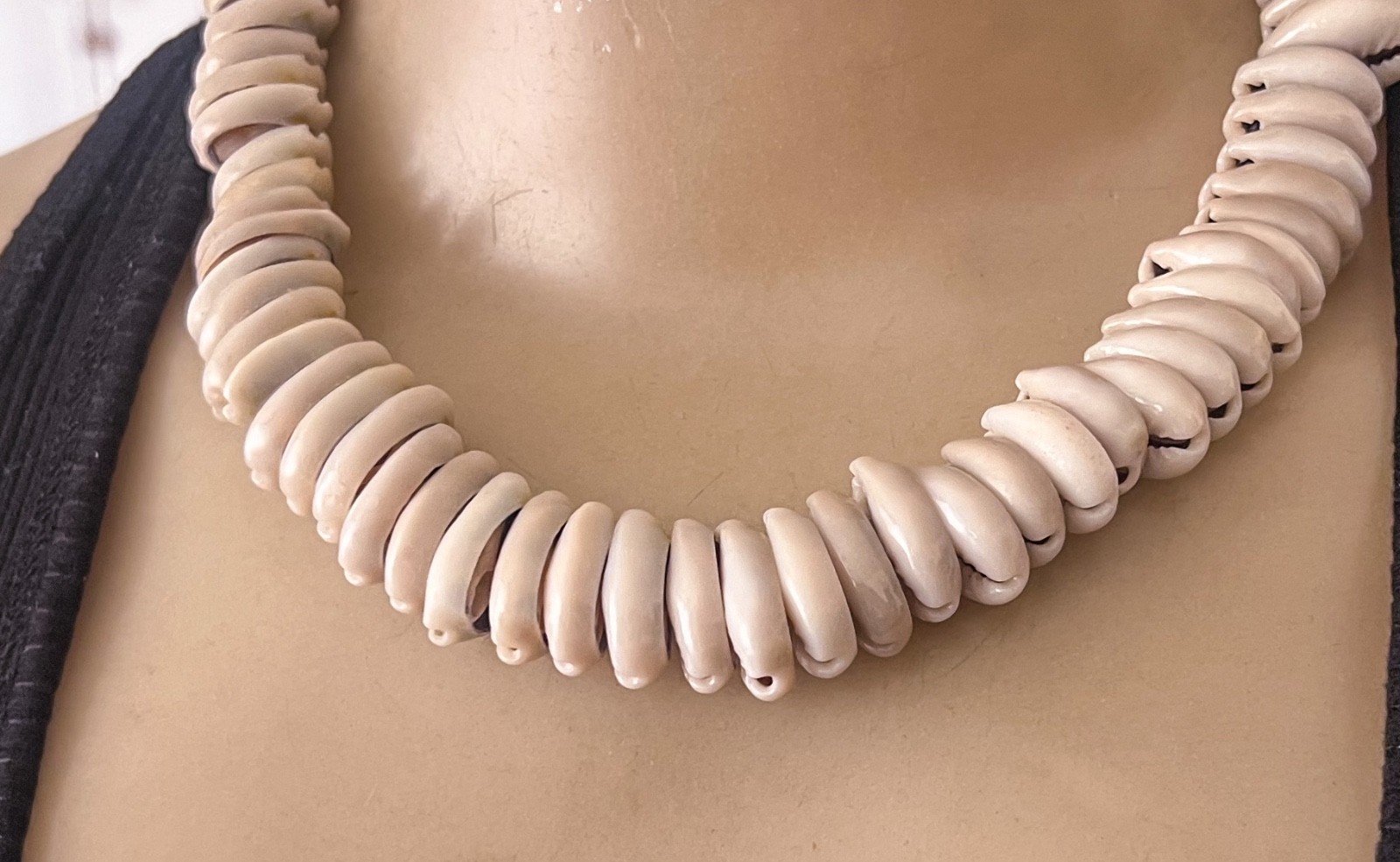 Vintage Shell Necklace 1970s Sliced Cowrie Shell Choker Collar