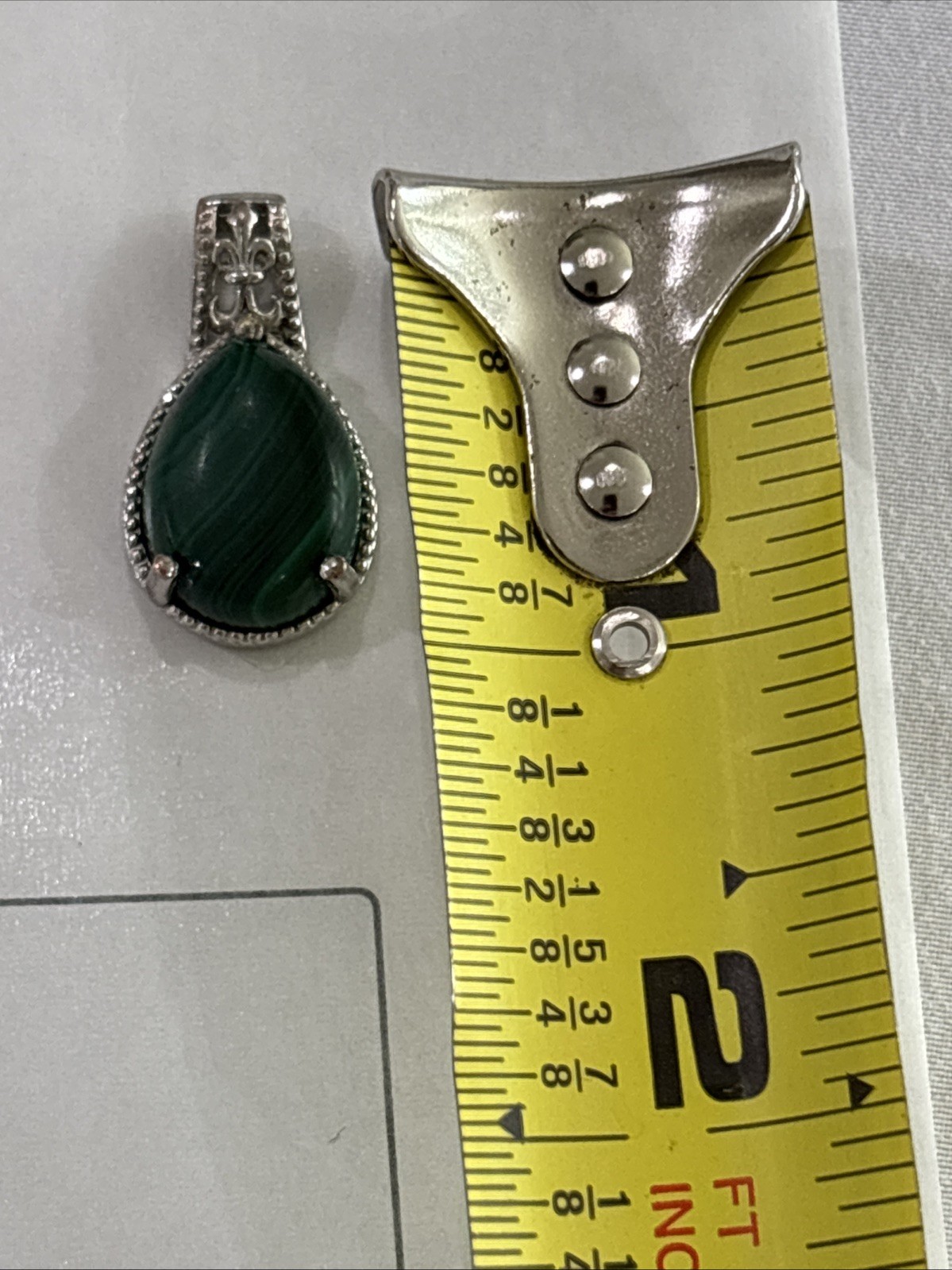 STS Karis Silver Tone, Malachite Pendant Pear Shape 1” Filigree Pronged Preowned