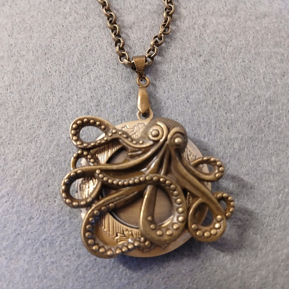 Vintage Style Antique Bronze Retro Octopus Locket Necklace Nautical Steampunk