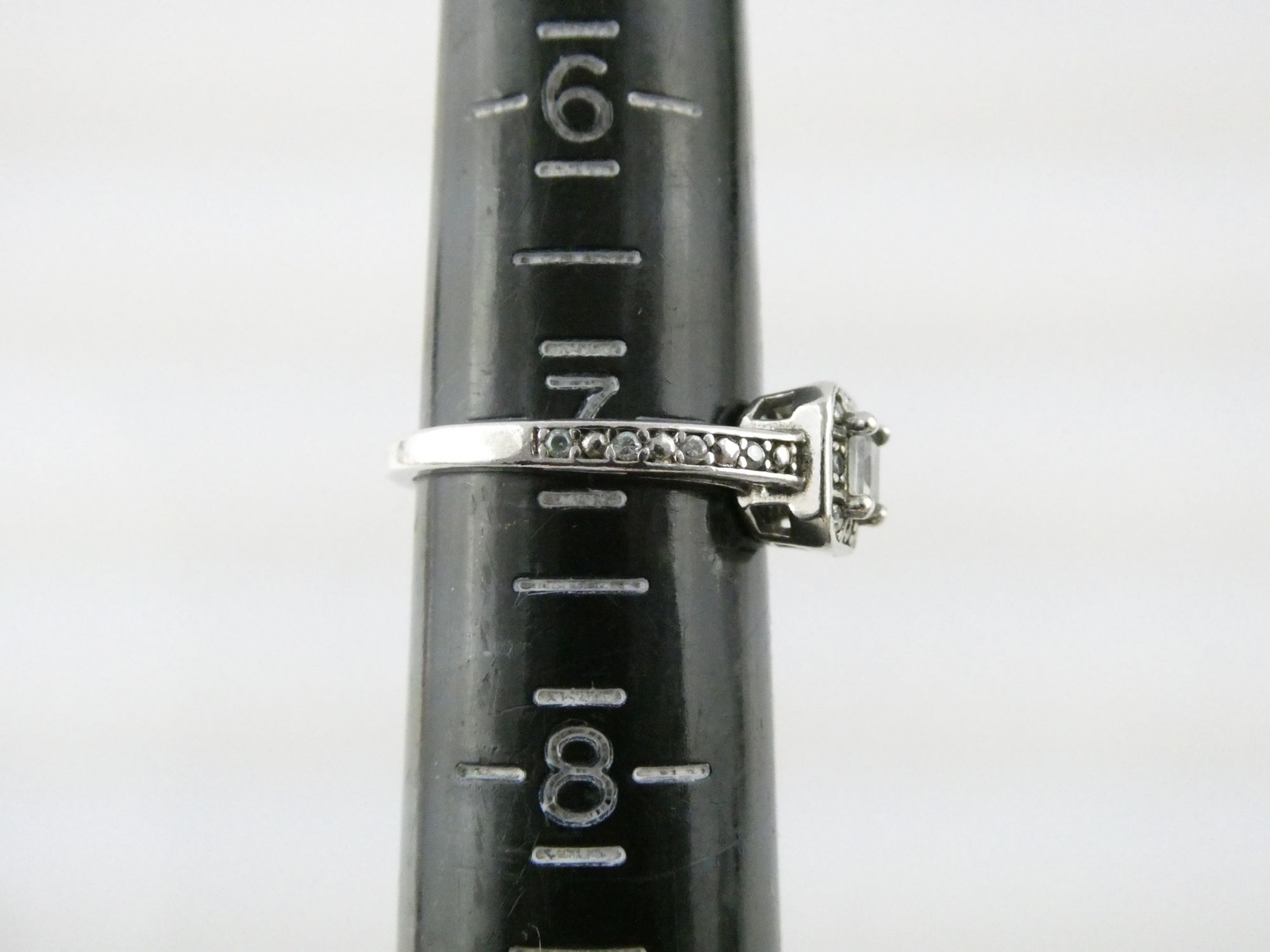 AVON Sterling Silver Aquamarine and Crystal Halo Setting Ring 3.2 Grams Size 7