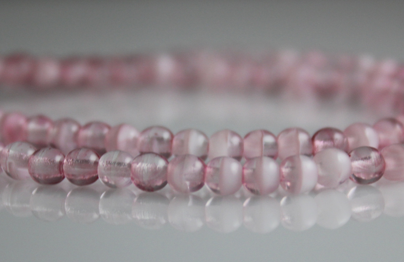 Crystal Pink Swirl – 100 4mm Round Pressed Czech Glass Druk Beads