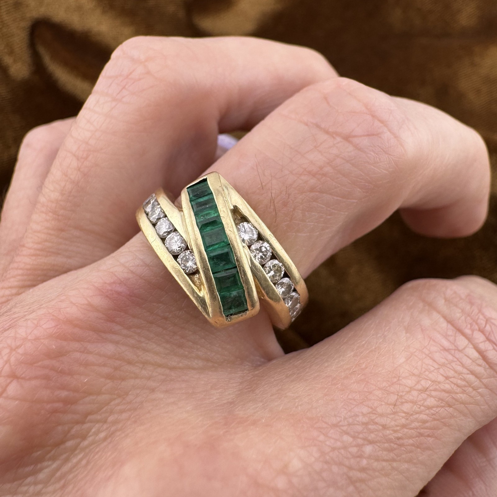 Vintage 90s 14K Yellow Gold 0.50ctw Emerald & 0.64ctw Diamond Bypass Ring 6.96g