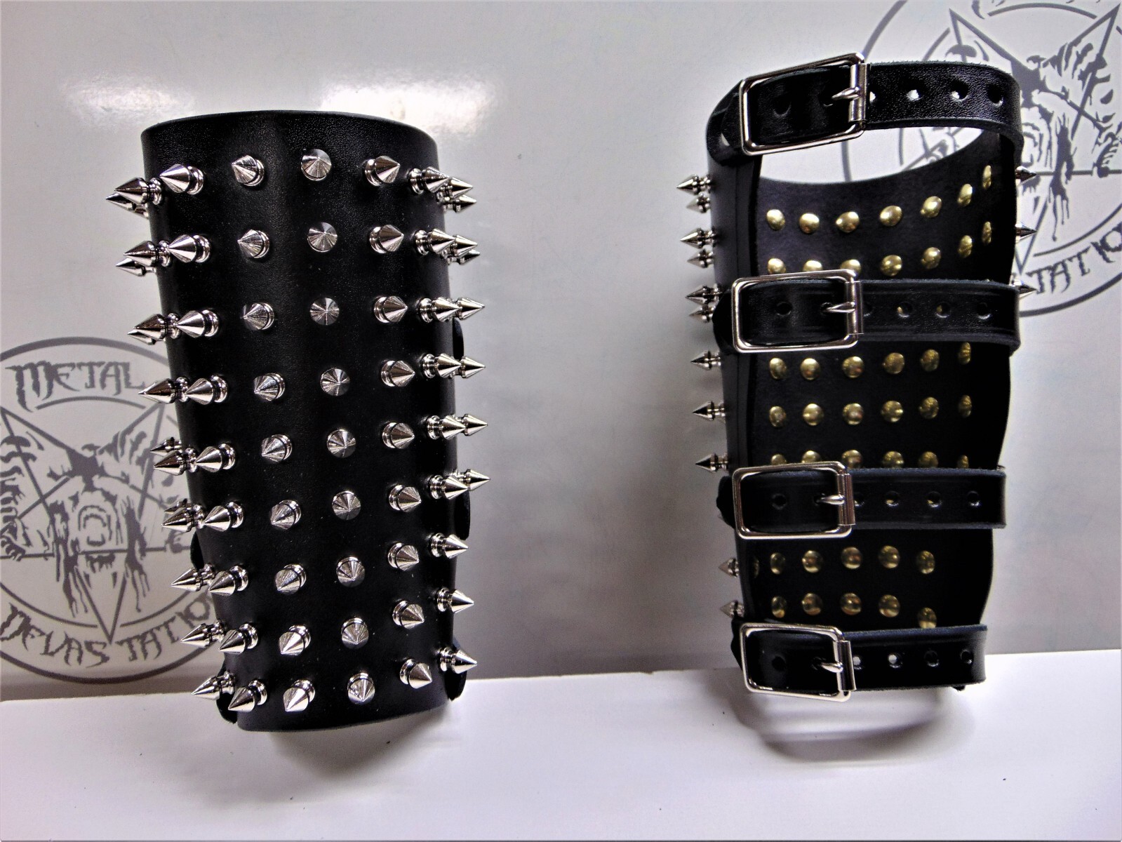 JUDAS ISCARIOT LEATHER SPIKED GAUNTLET BLACK METAL (MDLG0006)