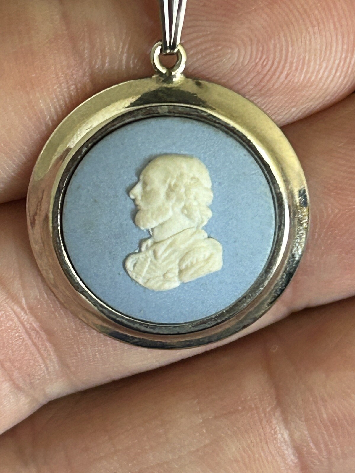 Wedgwood England Silver Blue White Cameo Style Pendant 17 Inch Necklace