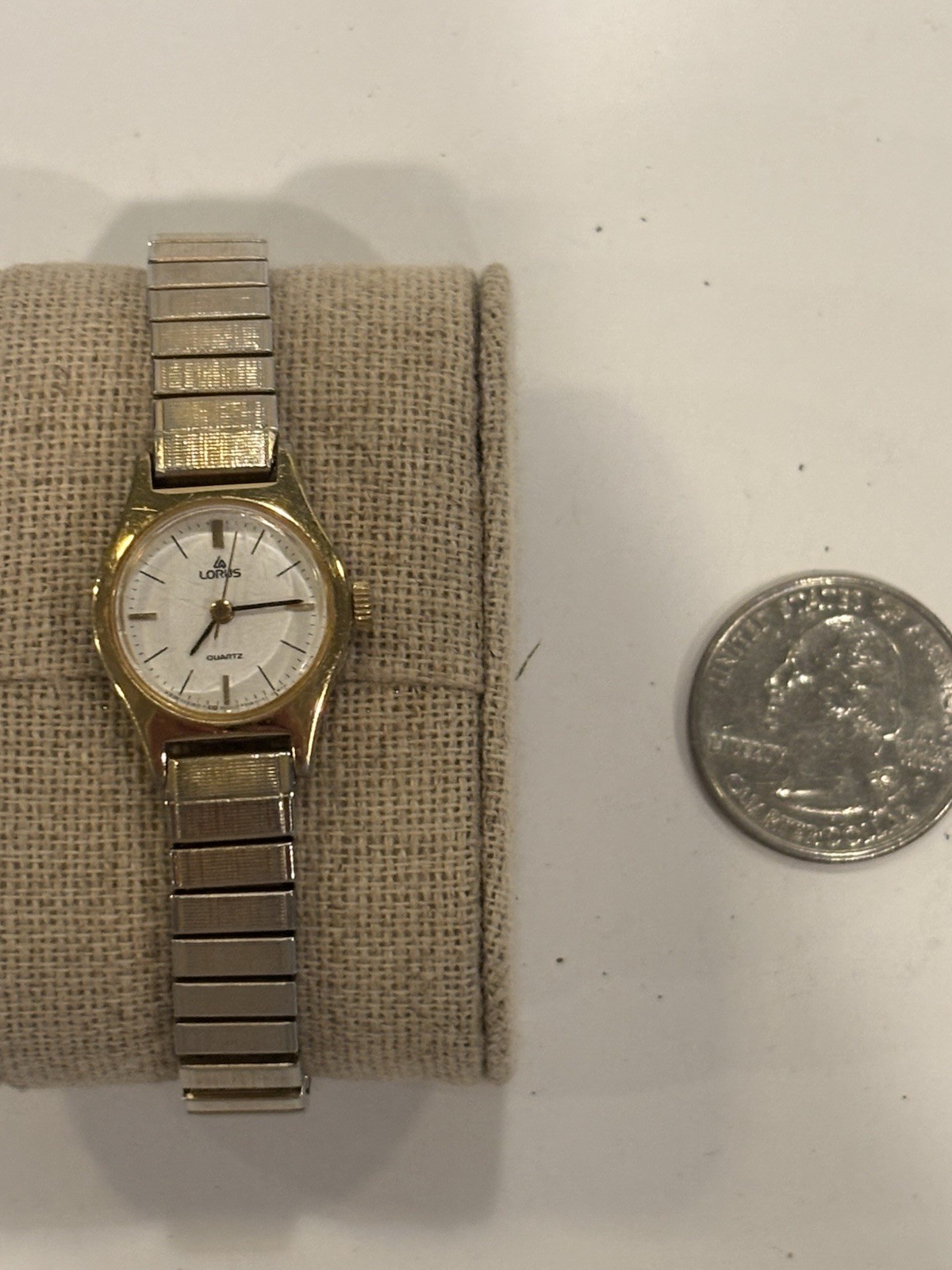 Lot Of 4 LADIES WATCHES- SEIKO PULSAR LORUS CITIZEN- Need Batteries