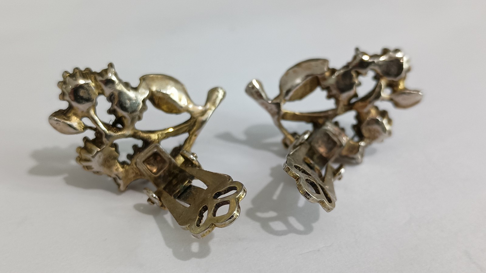 Estate Vtg Multicolor Rhinestone Pearl Gold Leaf Plant Clip on Earrings TOTYg 1″