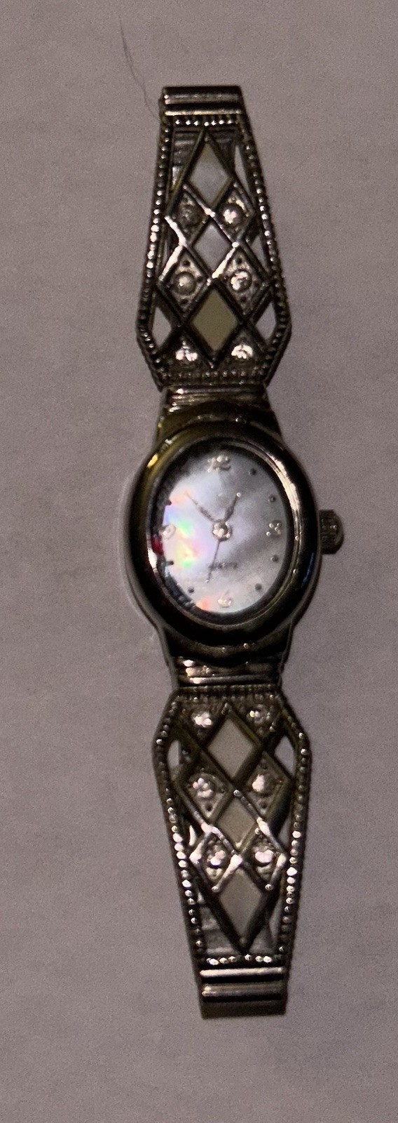 M.Z. Berger & Co. Vintage Quartz Dress Watch MOP Dial Silver Stretch Band