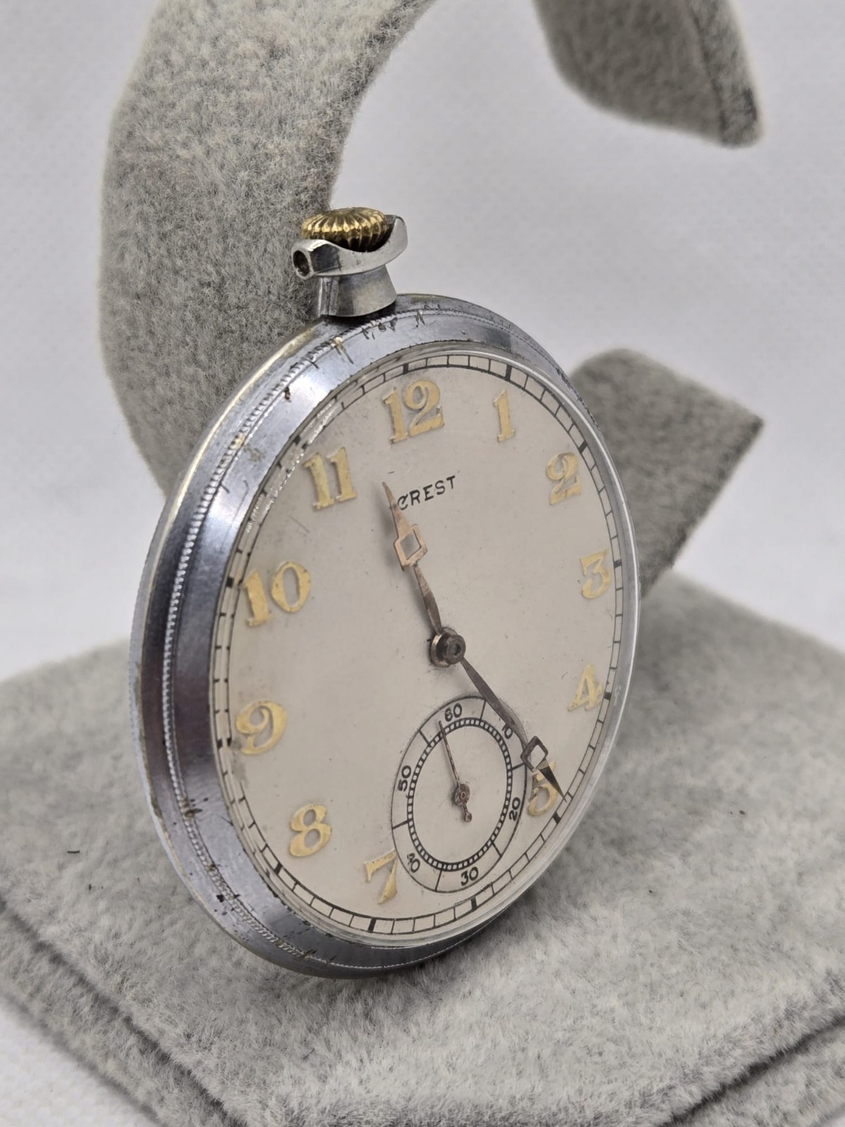 Vintage CREST Watch Co. Swiss-Made Dress Watch – 1940s-1970s – Running!
