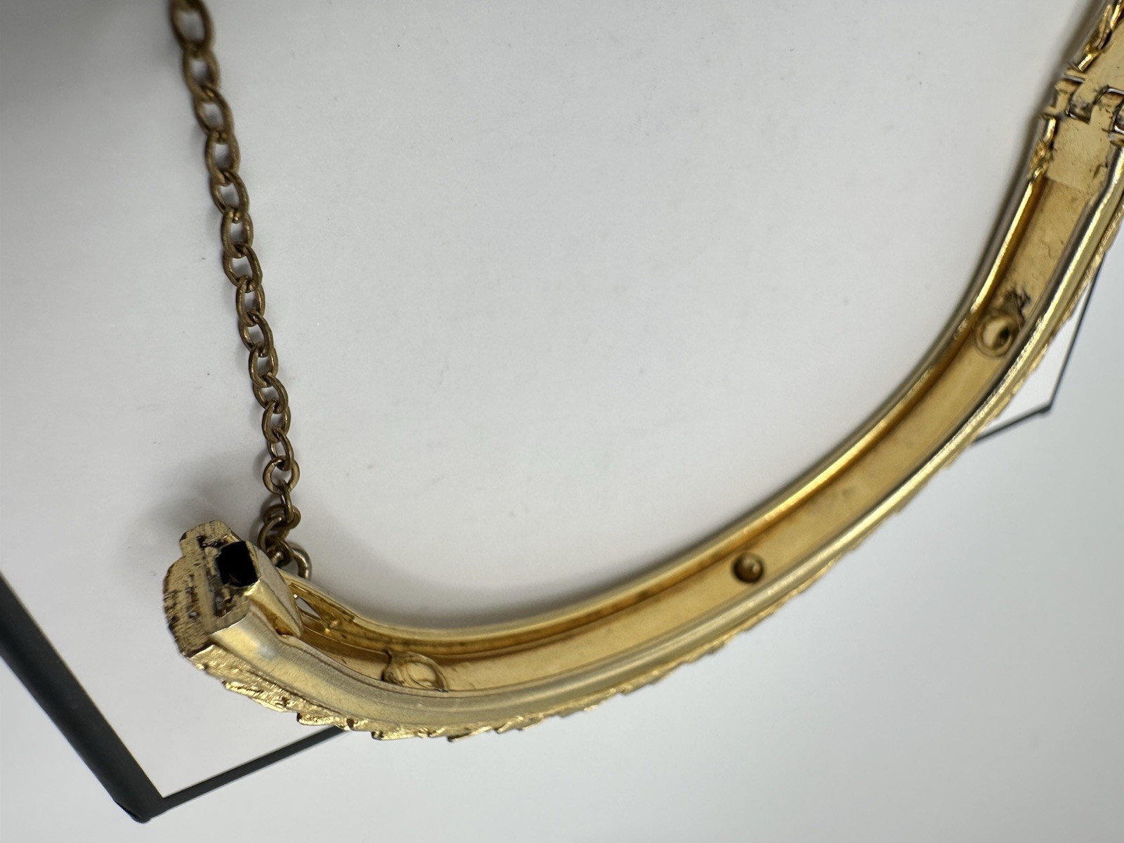 VTG Gold Tone Hinge Bangle Snake Skin Textured Bracelet Unsigned Estate MCM Read