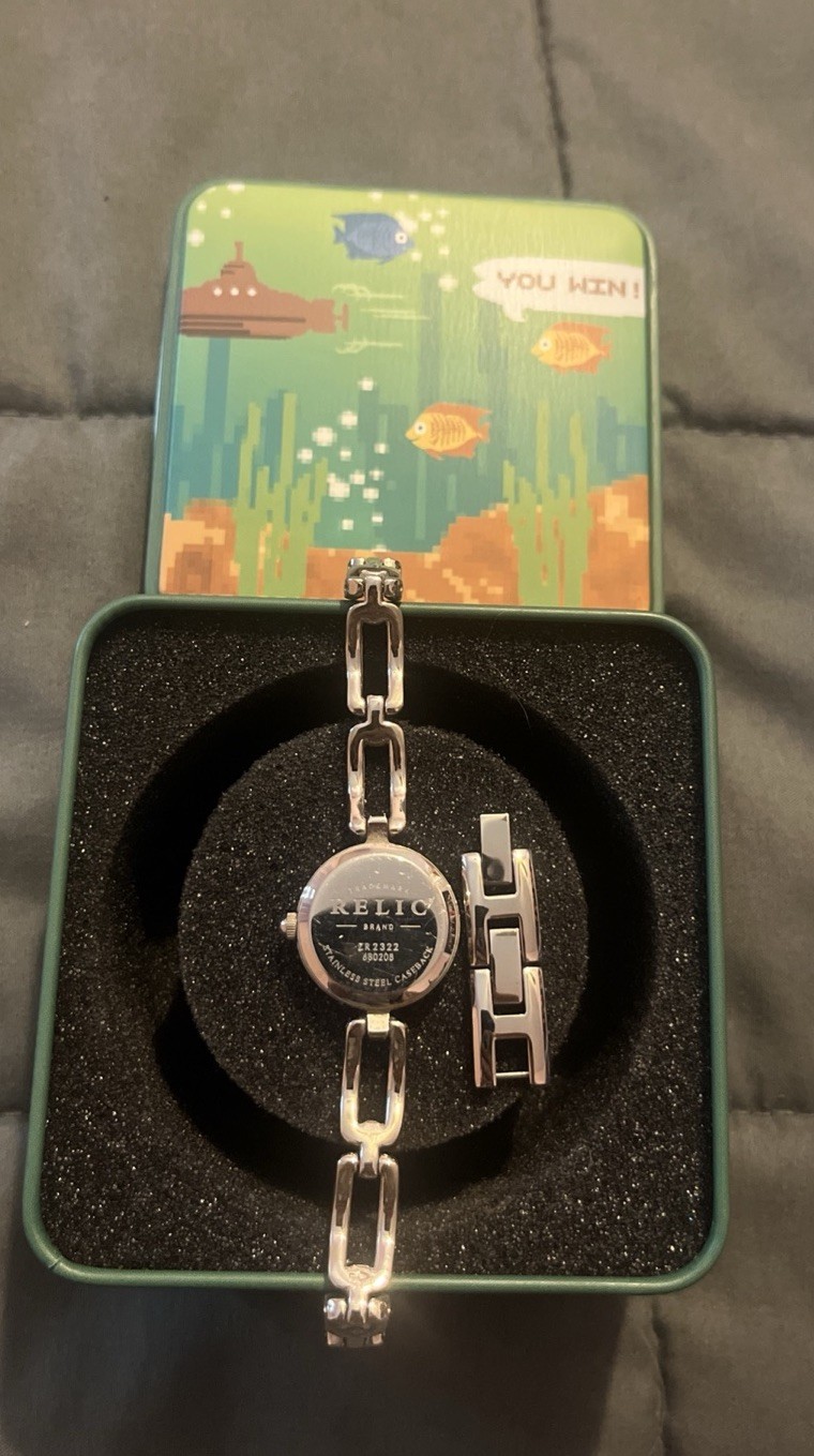 Rare Relic Fossil Women’s Watch Silver Tone Bracelet Retro Video Game Tin Read